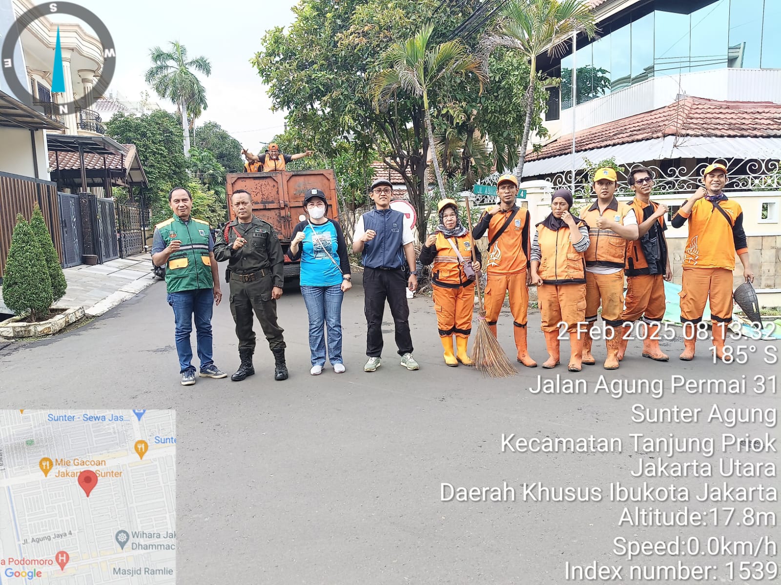 Semangat Gotong Royong Warga RW 011 Sunter Agung dalam Kerja Bakti Bersih Lingkungan 2