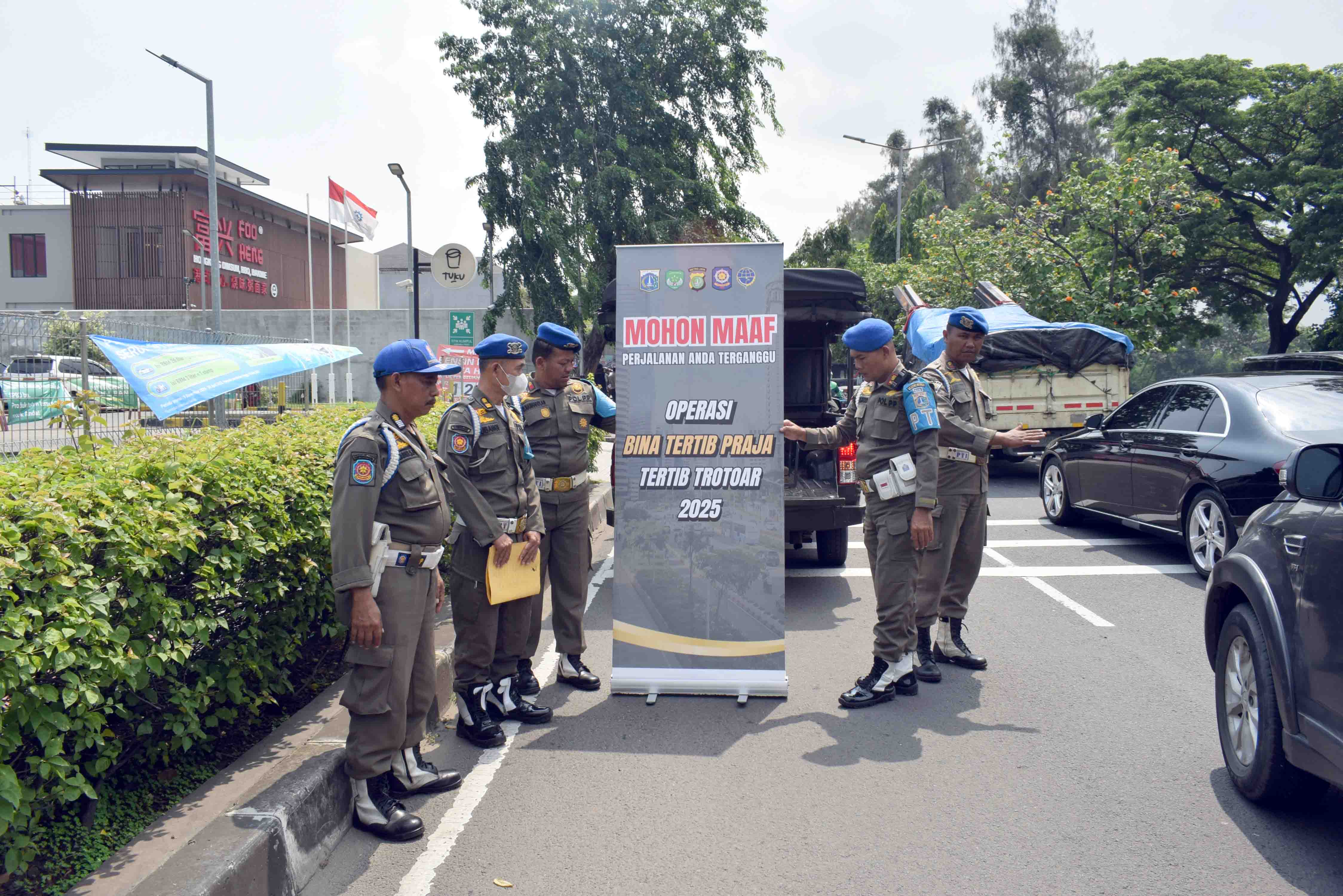 operasi bina tertib praja tertib trotoar jakarta 1