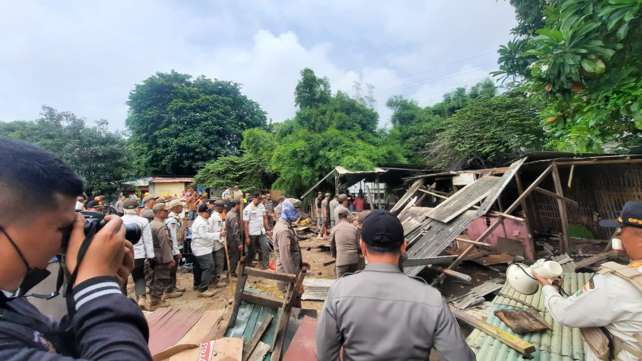 Penertiban Bangunan Liar di Waduk Cincin oleh Satpol PP Jakarta Utara 2