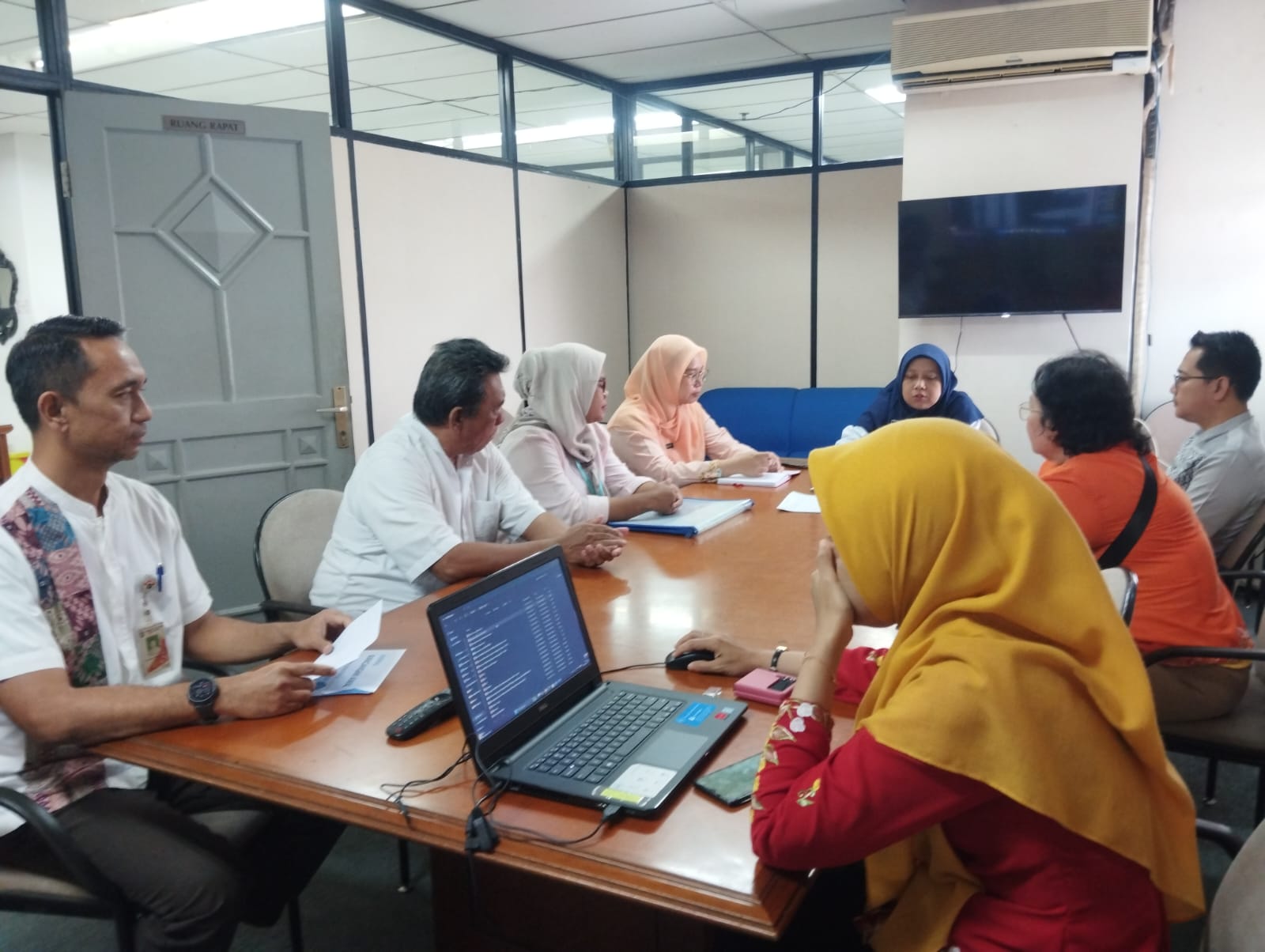 Rapat Koordinasi Dalam Rangka Pengembalian Tunjangan Istri PNS an Irwan Manumpil 21 Maret 2025 1