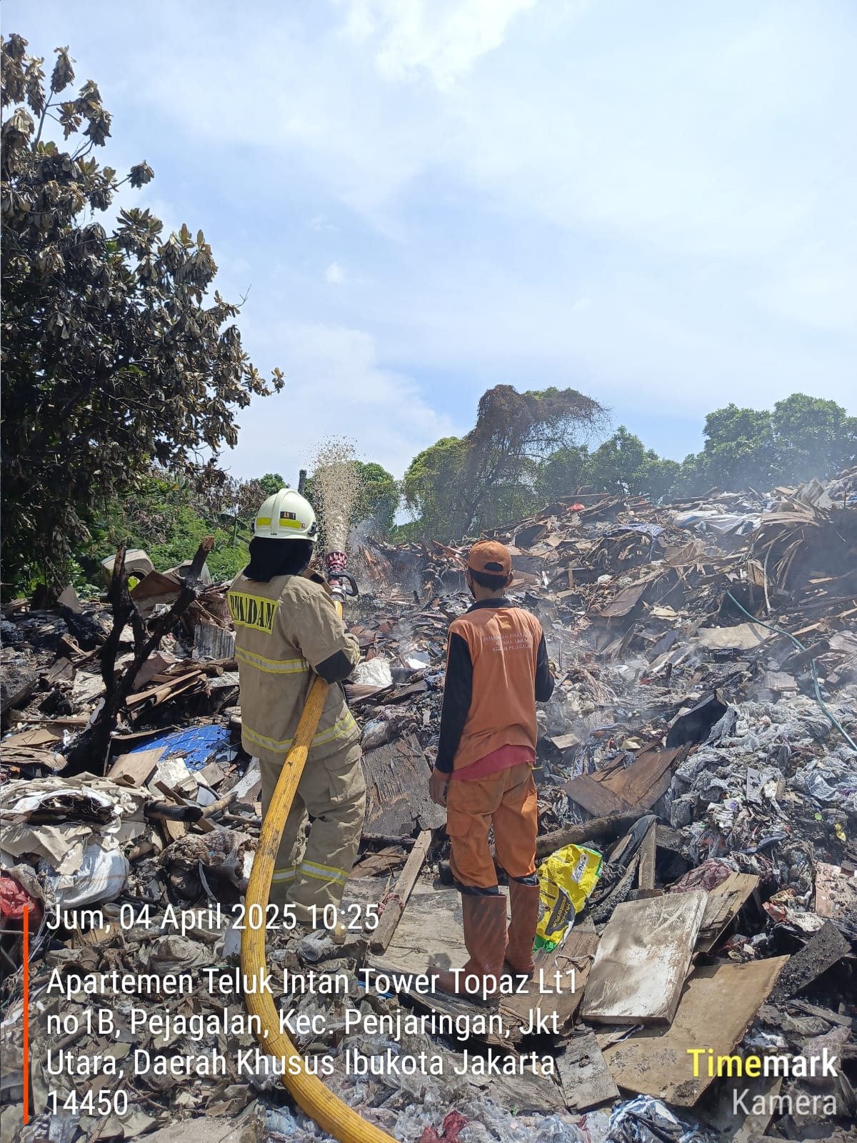 Penanggulangan Kebakaran Pada Tumpukan Sampah. 1