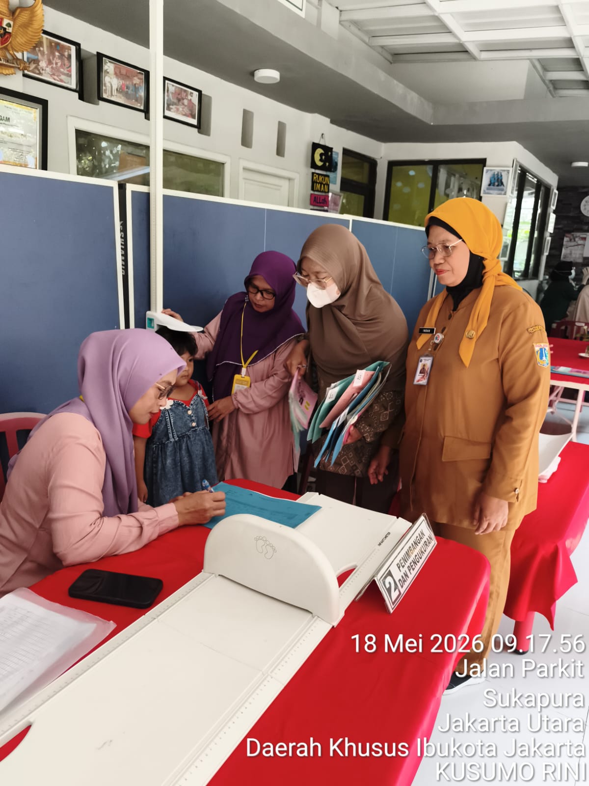 Sinergi Aparat Kelurahan dan Kader Kesehatan dalam Giat Posyandu Lansia & Balita di RW 06 Sukapura 3