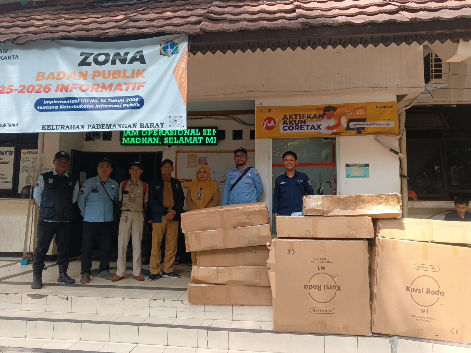 Serah Terima Bantuan Kursi Roda bagi Warga di Kelurahan Pademangan Barat 2