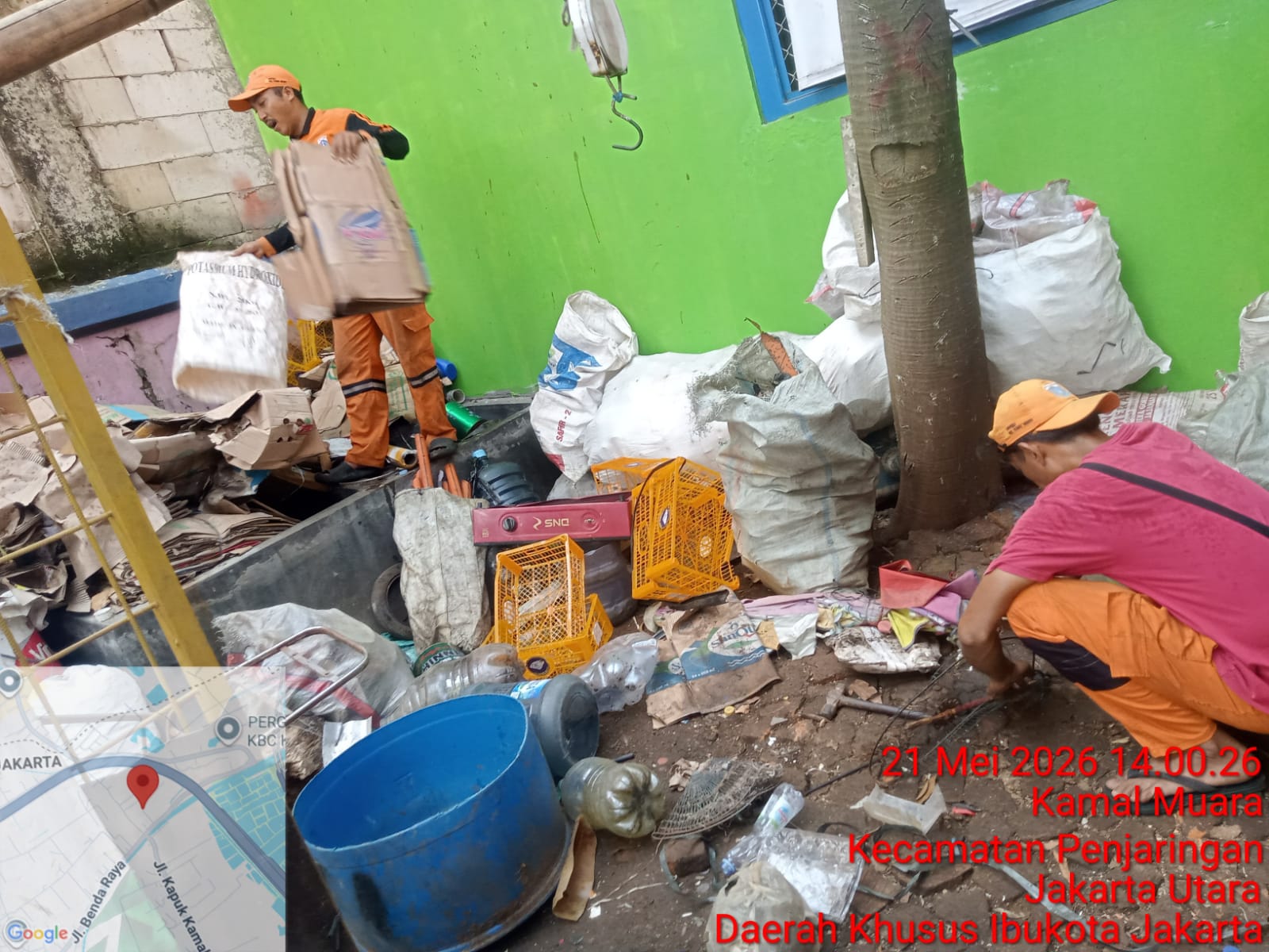 PPSU Kamal Muara Perkuat Budaya Peduli Lingkungan Lewat Penataan dan Pembersihan Area Bank Sampah 6
