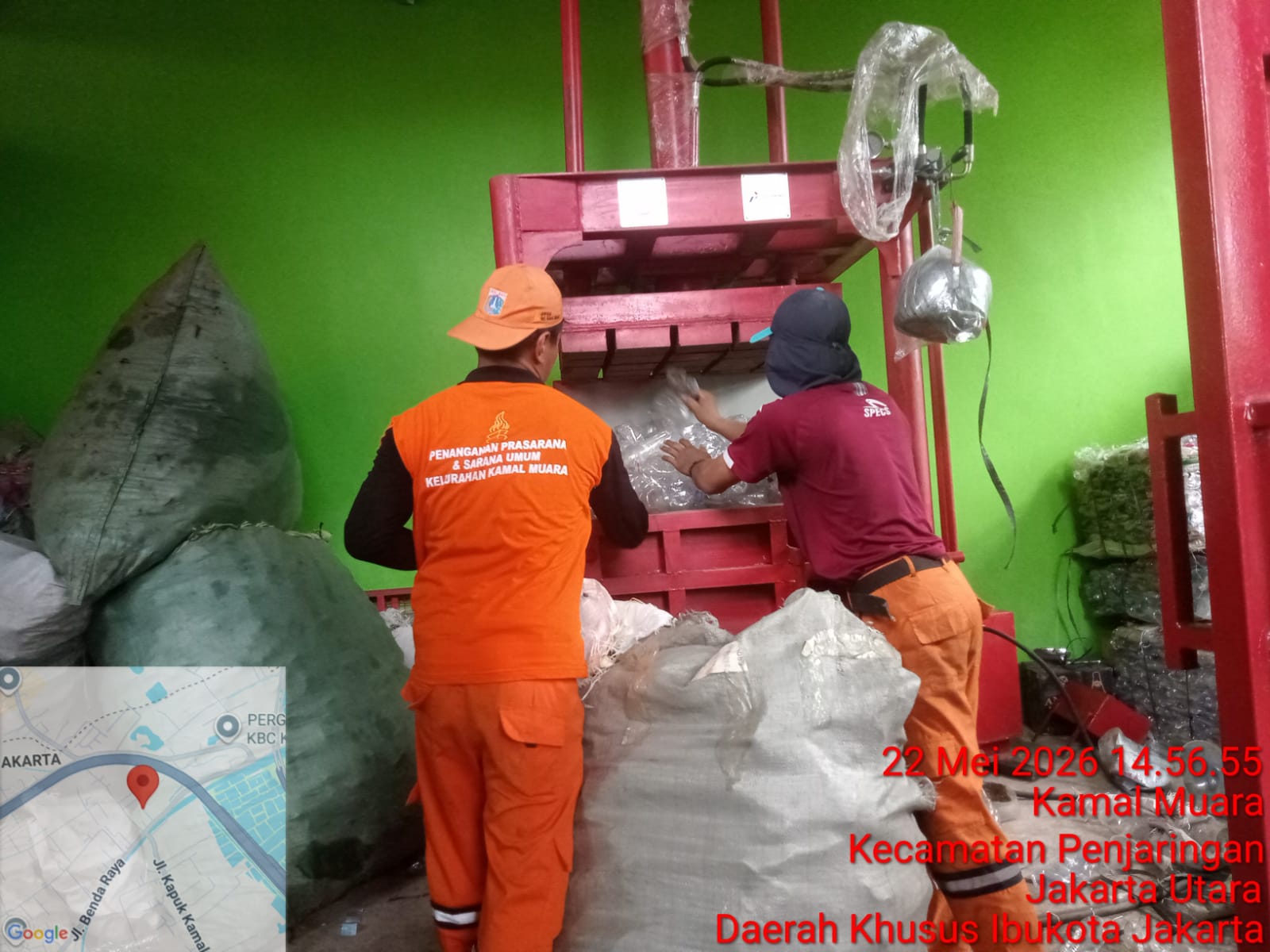 PPSU Kamal Muara Optimalkan Pengelolaan Bank Sampah Melalui Kegiatan Pengepresan Botol Plastik 5
