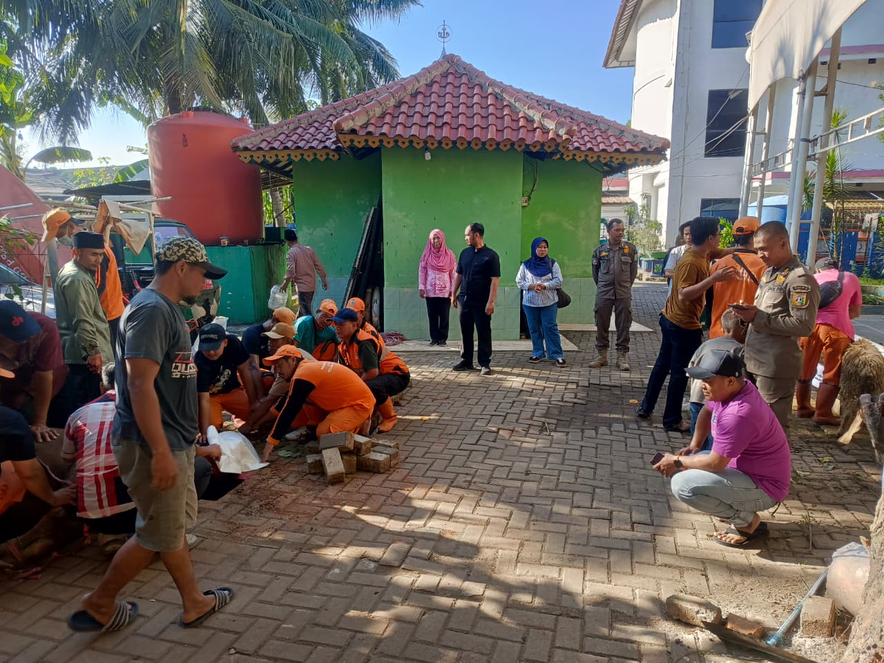 Pemotongan Hewan Kurban di Kelurahan Kamal Muara Perkuat Kepedulian Sosial dan Semangat Kebersamaan 7