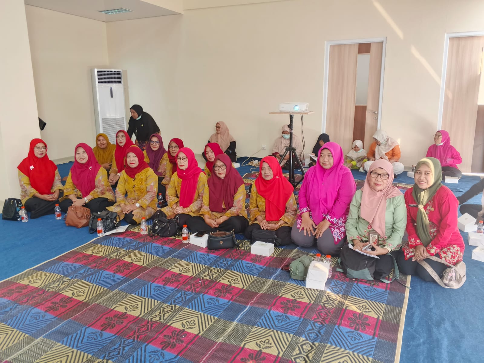 MENGHADIRI BIMBINGAN ROHANI DI AULA PUSKESMAS PEMBANTU ROROTAN 2