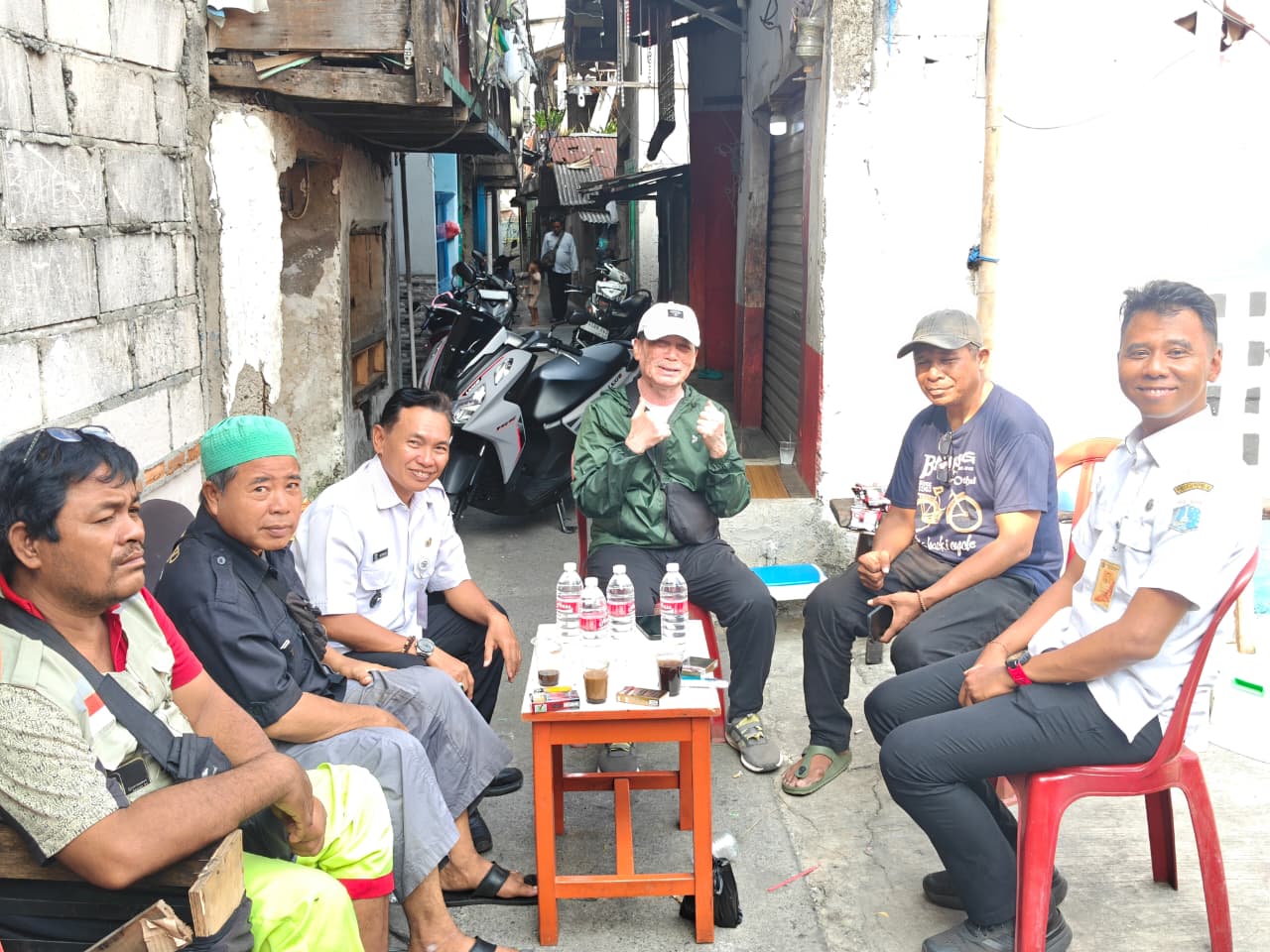Lurah dan Sekretaris Kelurahan Rawa Badak Selatan Hadiri Ta'ziyah Bpk Saripudin Bin Salere 3