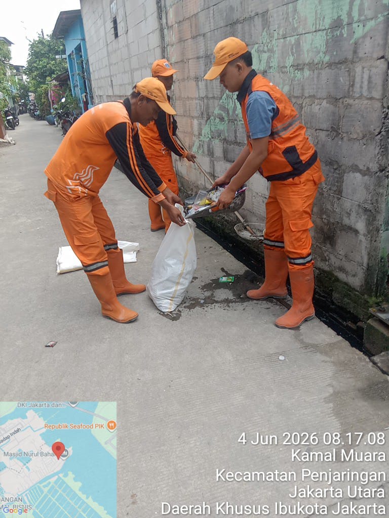 Tim Cepat 2 PPSU Kamal Muara Bergerak Jaga Kelancaran Saluran Demi Lingkungan Bersih dan Nyaman 4
