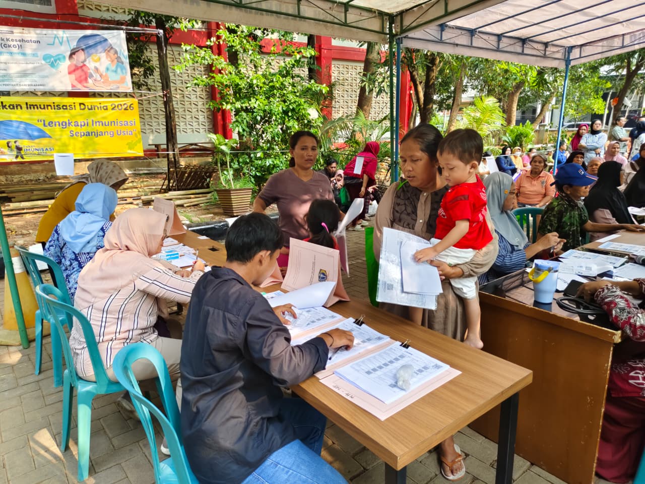 Kelurahan Papanggo Salurkan Bantuan Pangan Bulog kepada Warga Penerima Manfaat 9