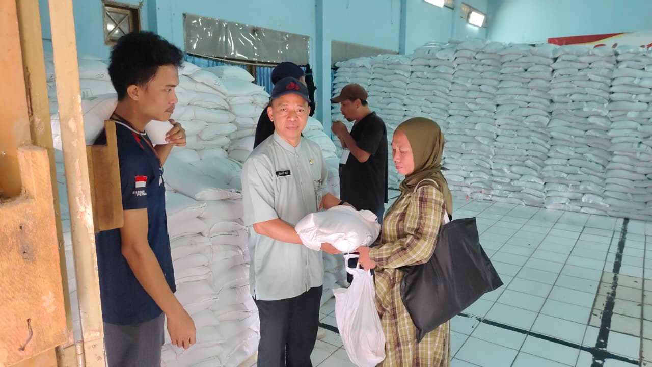 Kelurahan Papanggo Lanjutkan Penyaluran Bantuan Pangan Bulog untuk Warga RW 05, RW 06, dan RW 07 4