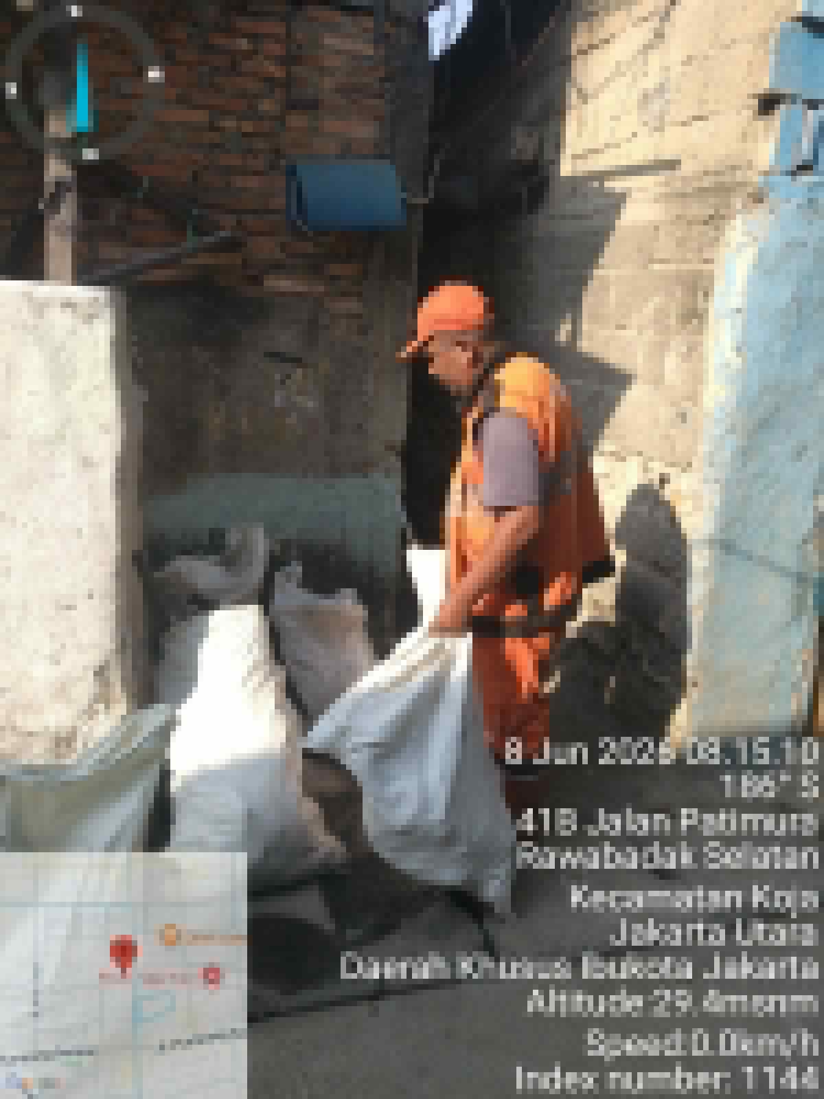 PPSU Kelurahan Rawa Badak Selatan Laksanakan Pengangkutan Sampah Warga untuk Menjaga Kebersihan Lingkungan 6