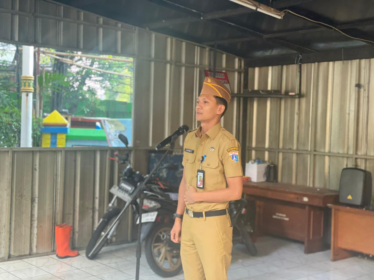 Apel Pagi ASN Kelurahan Pademangan Barat Tekankan Disiplin dan Profesionalisme Pelayanan 4