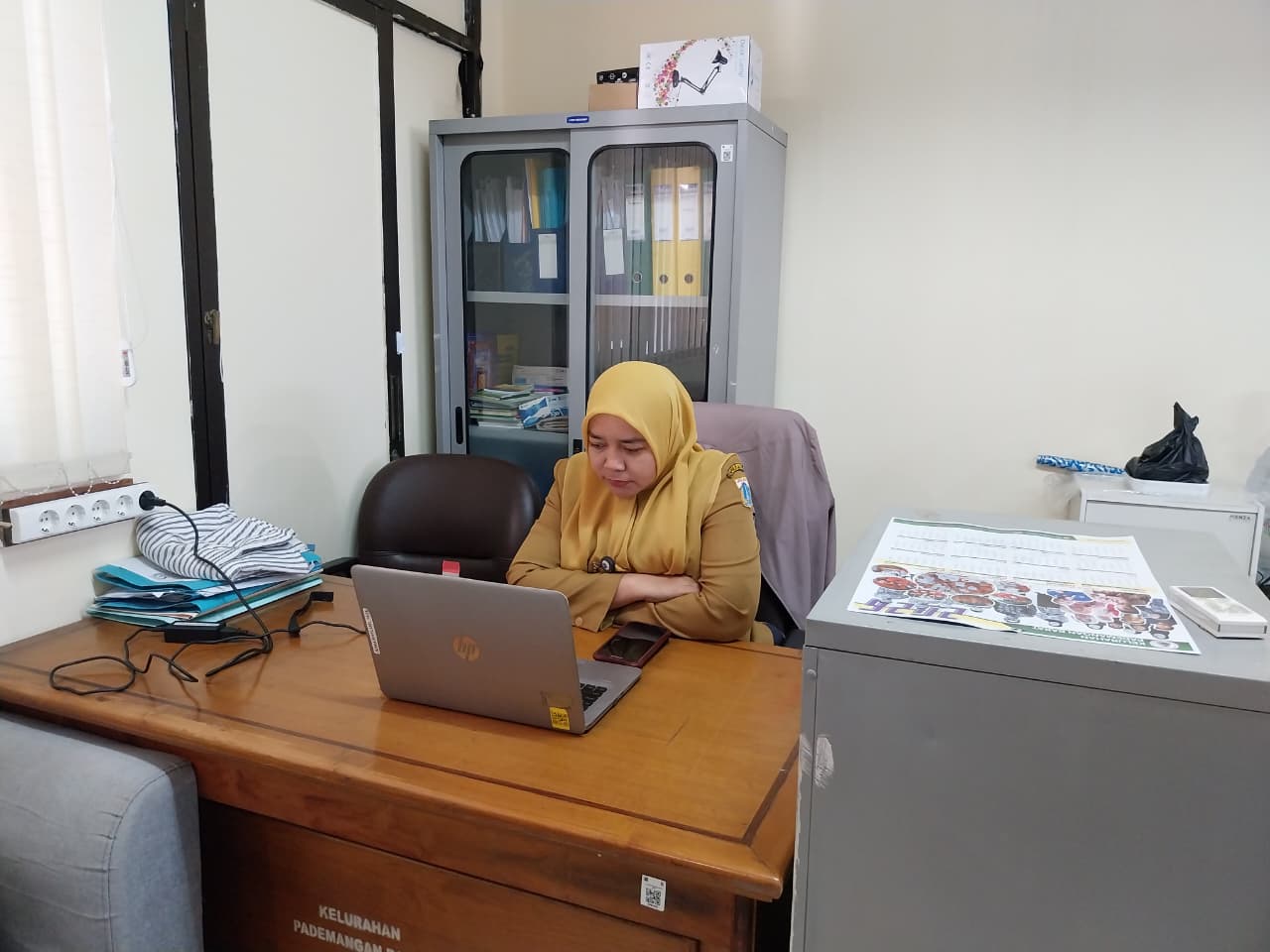 Kasi Kesra Kelurahan Pademangan Barat Ikuti Zoom Meeting Rakor Penuntasan Anak Tidak Sekolah dan Persiapan Apresiasi Bunda PAUD Nasional 2