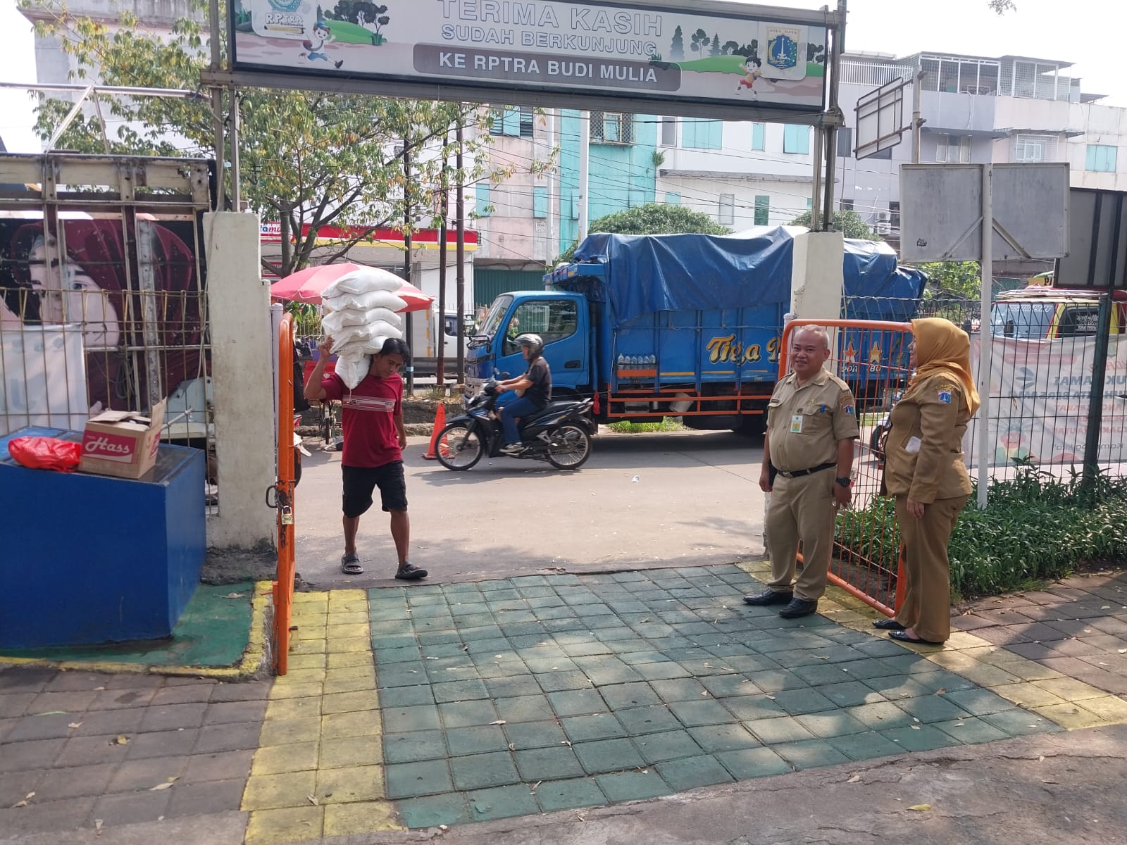Kegiatan Monitoring Persiapan Penyaluran Beras Bulog di RPTRA Budi Mulia 3