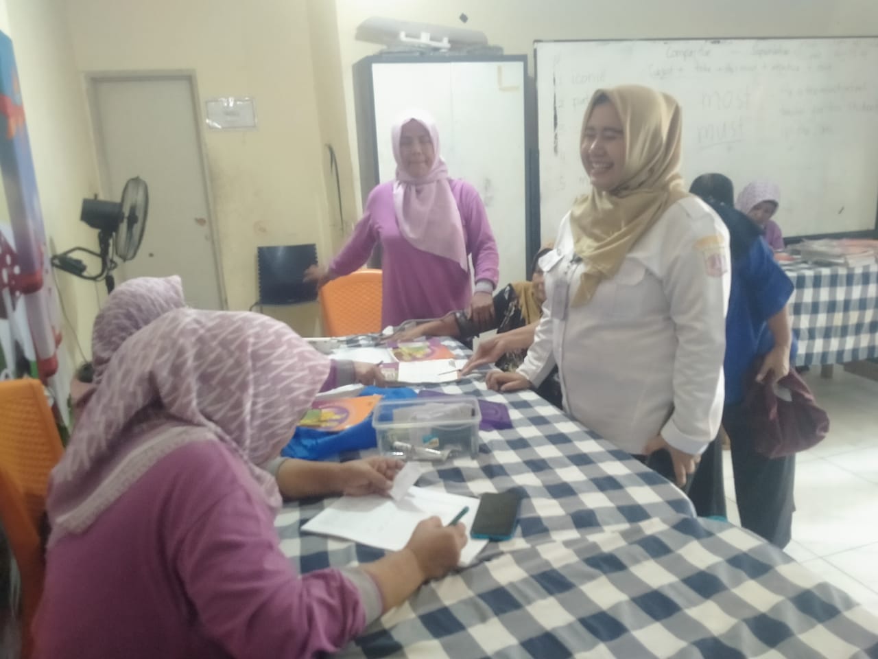 Kegiatan Posyandu Lansia Melati XII.A Berikan Layanan Kesehatan Rutin bagi Warga RW 012 Kelurahan Pademangan Barat 2