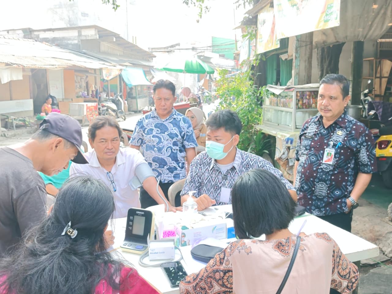 Monitoring Pelayanan Pemeriksaan Kesehatan Gratis di Kelurahan Rawa Badak Selatan 5