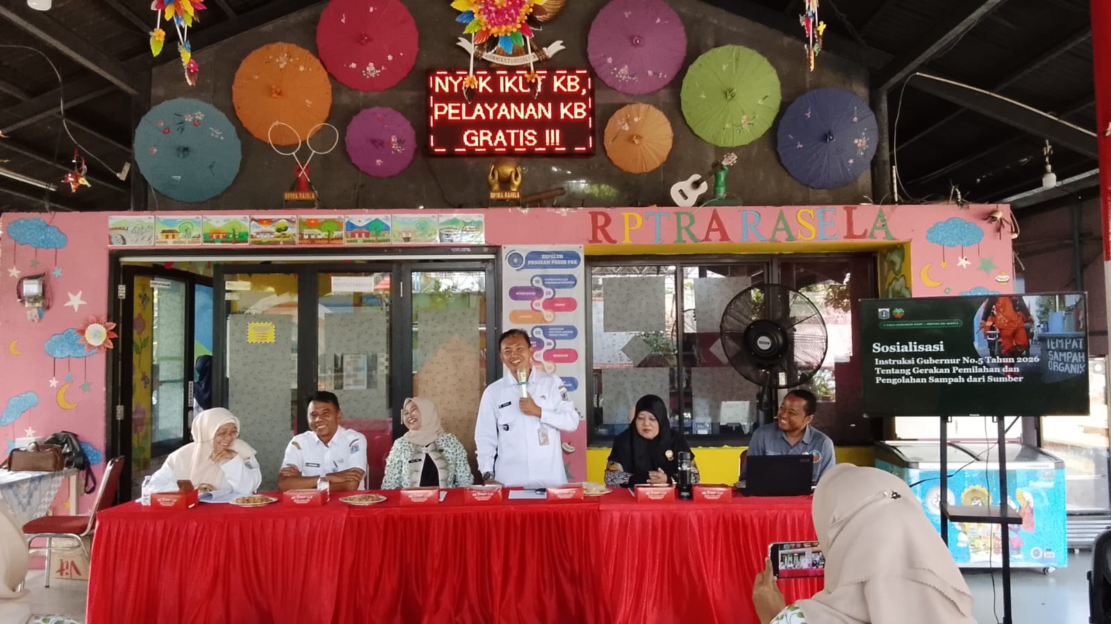 Pertemuan Rutin PKK Tingkat Kelurahan dan Sosialisasi Pilah Sampah Tingkatkan Kepedulian Lingkungan di Rawa Badak Selatan 6