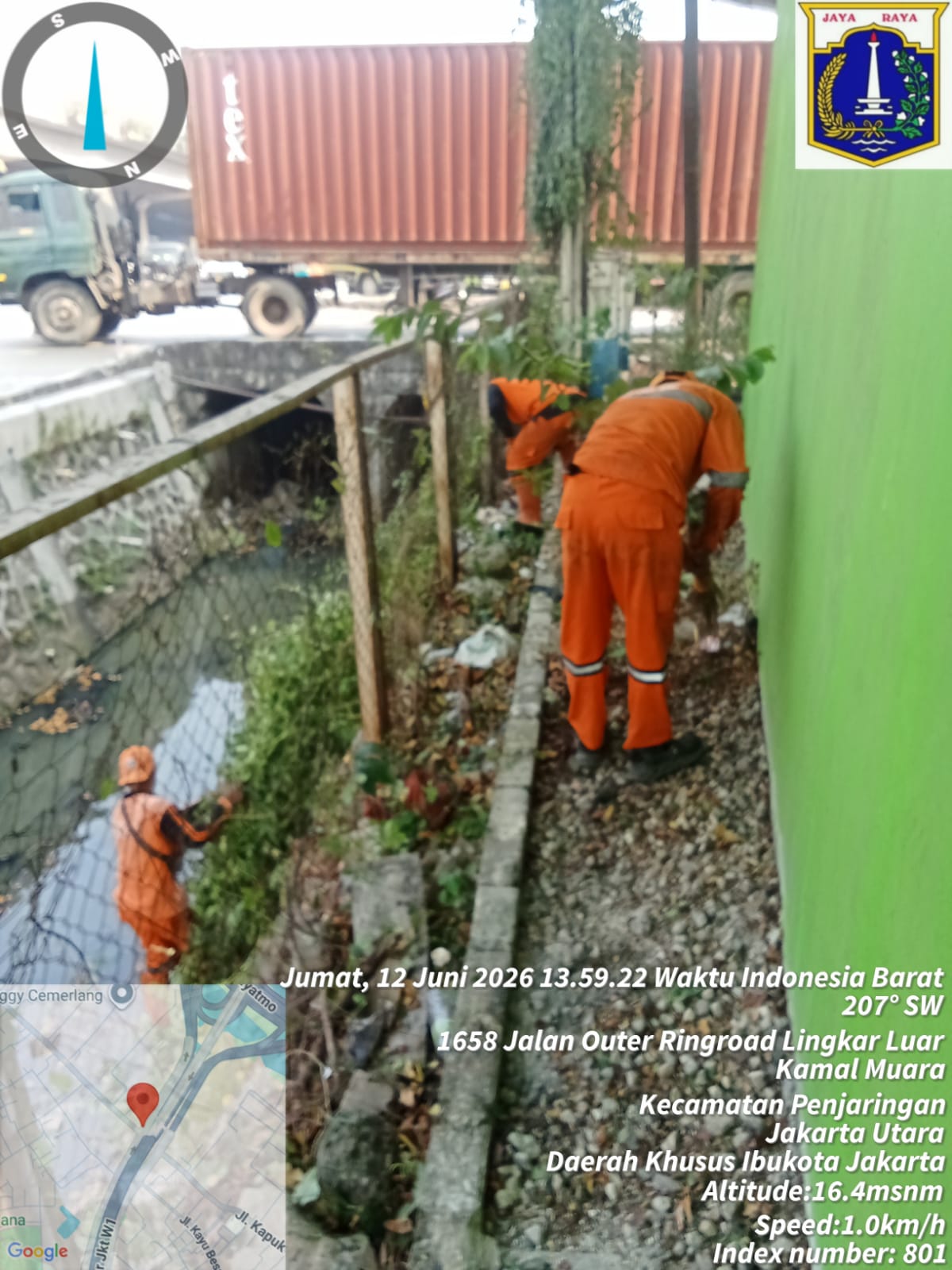 Penataan Ruang Hijau RW 02 Kamal Muara, Pembabatan Rumput Liar dan Perapihan Taman Wujudkan Lingkungan Lebih Asri dan Nyaman 3