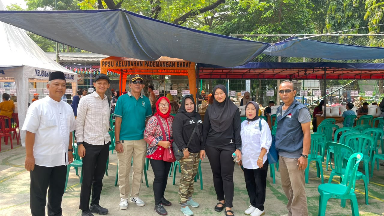 Monitoring Pendistribusian Bantuan Beras dan Minyak dari Bulog di RPTRA Budi Mulia 3