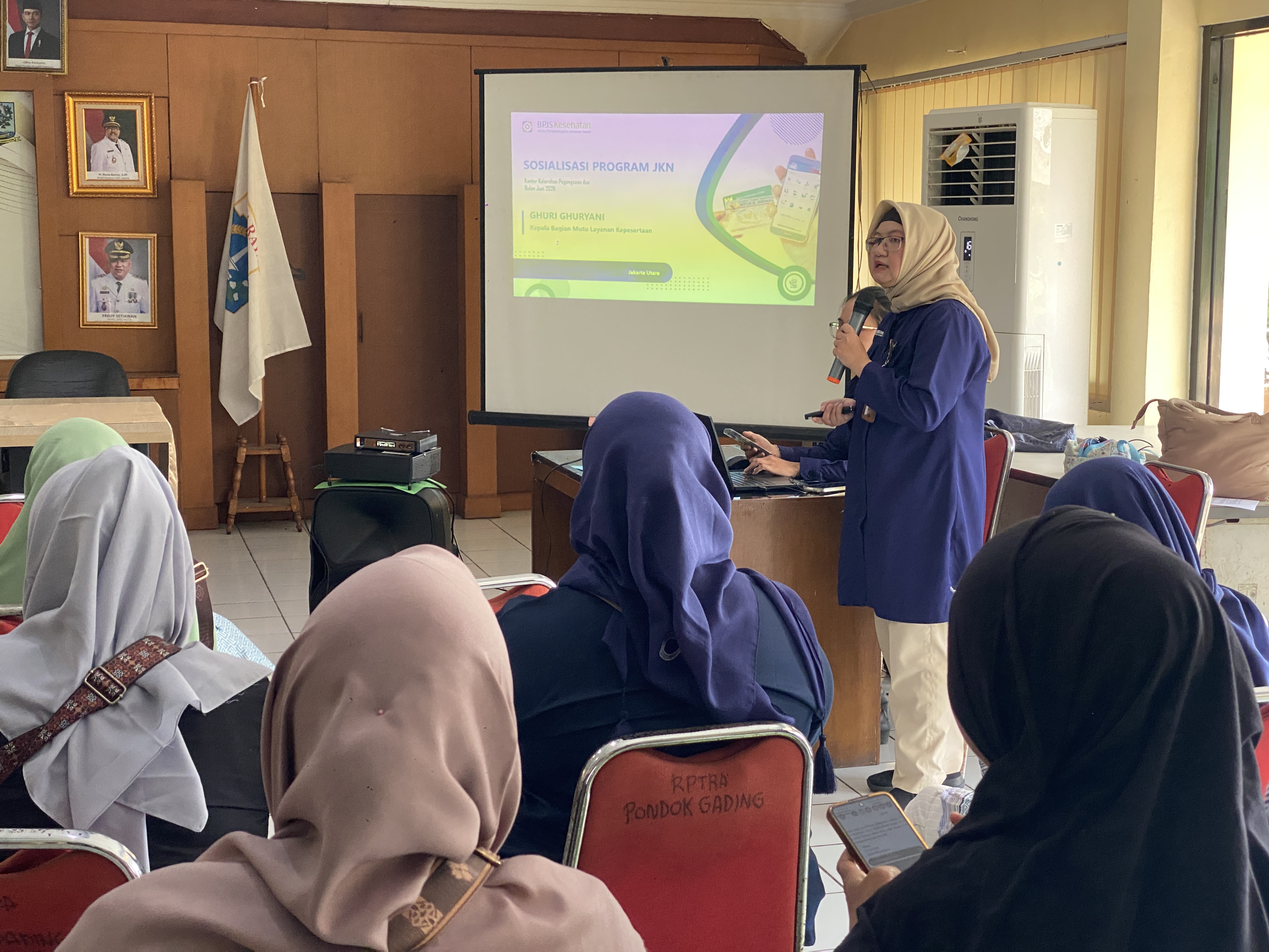 Sosialisasi Program Jaminan Kesehatan Nasional (JKN) bagi Kader Dasawisma dan DKM di Kelurahan Pegangsaan Dua 3