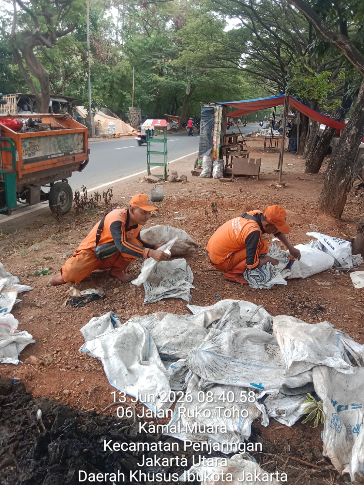 Tim Zona 6 PPSU Kamal Muara Tingkatkan Penataan Lingkungan Melalui Pengelolaan Material dan Perapihan Area Kerja 4
