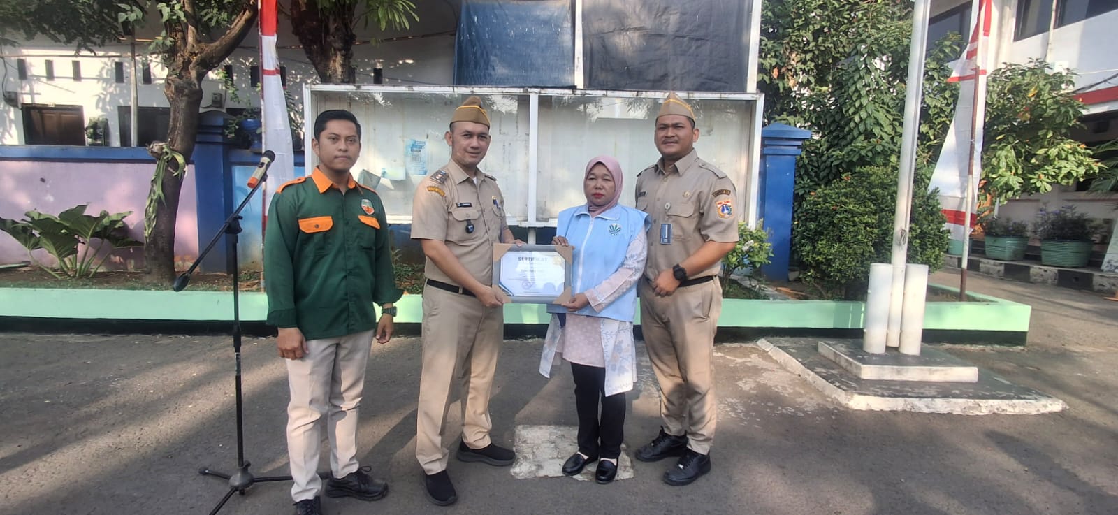 Penggerak Lingkungan Inspiratif, Roslinda Fitri Raih Penghargaan Kader Terbaik Gerakan Pilah Sampah Kelurahan Kamal Muara Tahun 2026 4