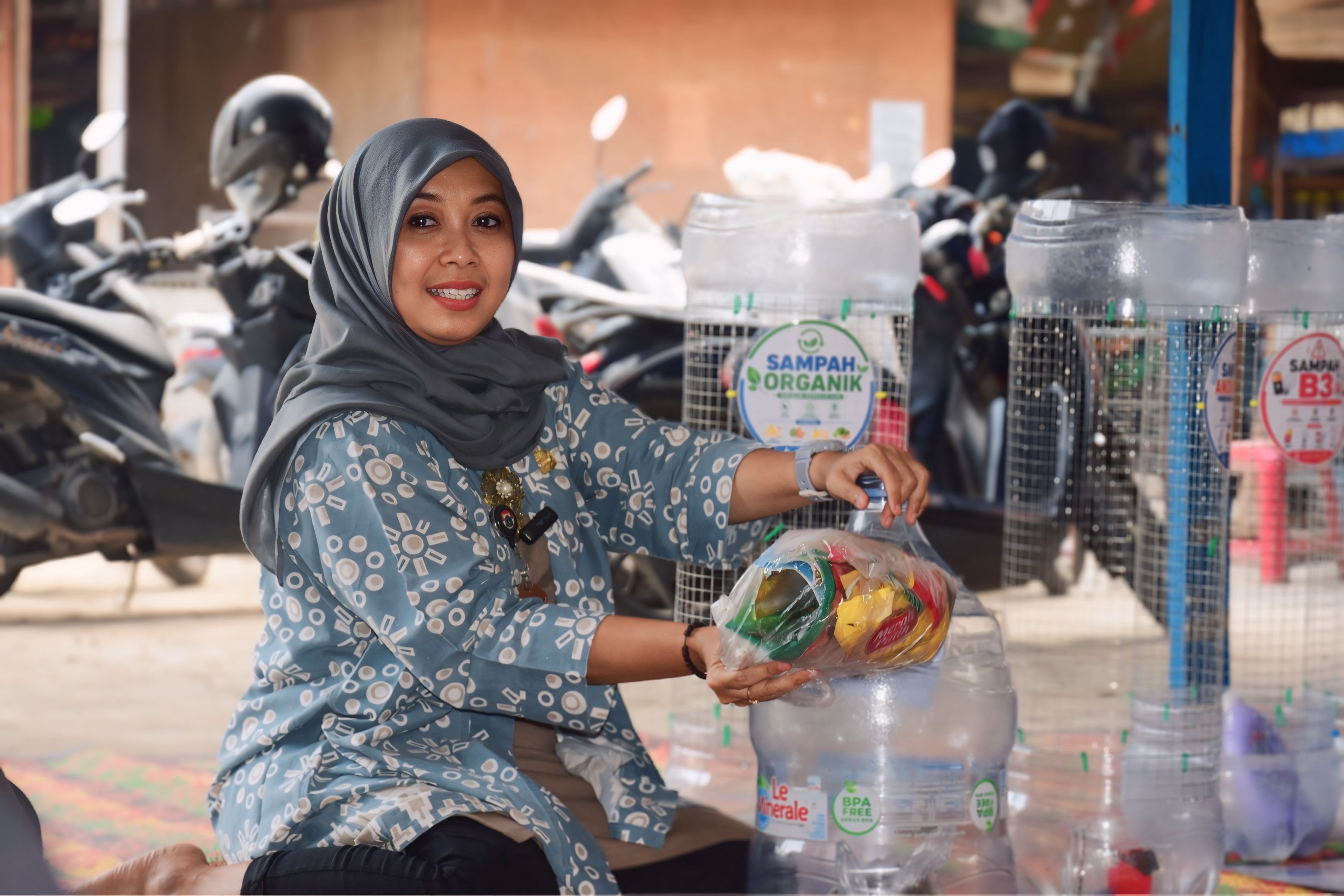 IMPLEMENTASI PEMILAHAN SAMPAH DI RW 016 KELURAHAN PEJAGALAN 3