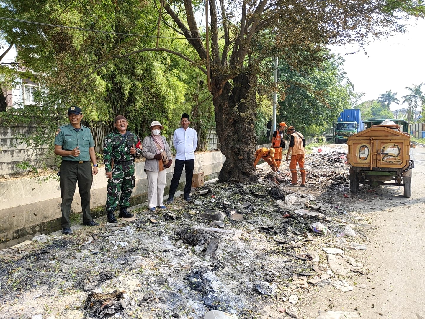 Tindak Lanjut Aduan Warga, Kelurahan Papanggo Bersihkan Lokasi Tumpukan Sampah di Sisi Timur Perumahan Metro Sunter 10