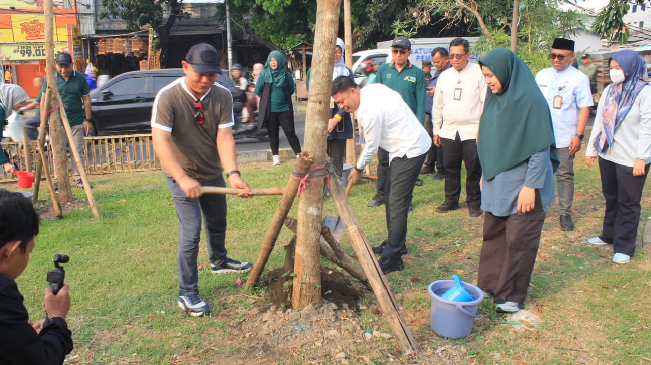 Penanaman Pohon Tabebuya di Ex-LPS Taman Bugis 2