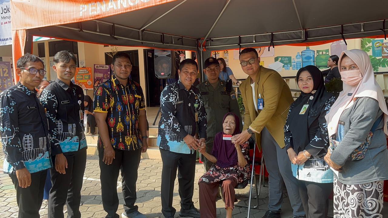 Penyaluran KKS Bantuan Sosial BPNT Triwulan II Tahun 2026 di Kelurahan Pademangan Timur Berlangsung Tertib dan Lancar 2