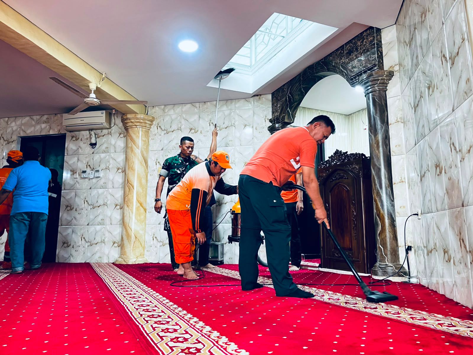 Camat Tanjung Priok Gelar Giat Bersih - Bersih Masjid di Wilayah Tanjung Priok 2
