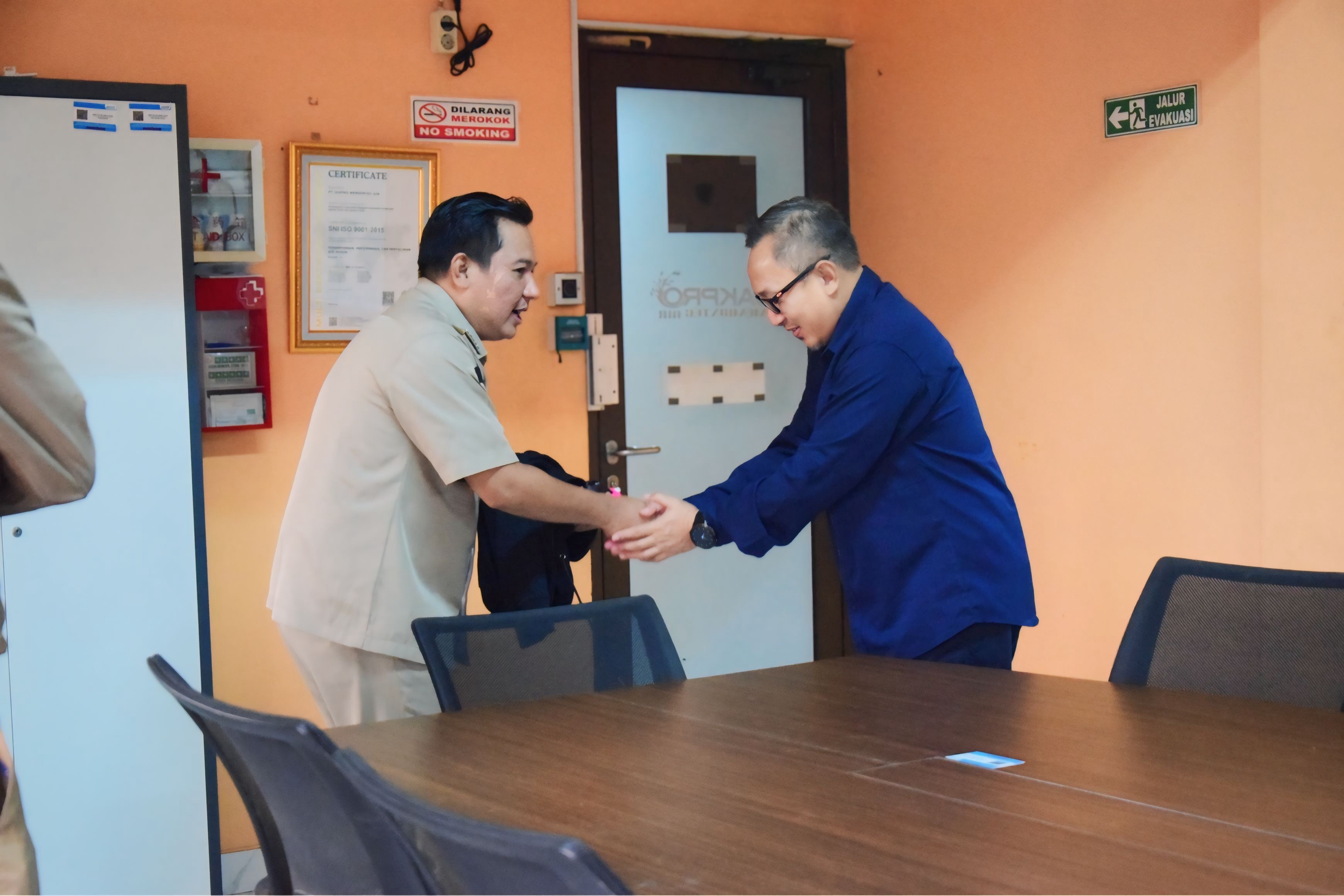 Kelurahan Pejagalan Lakukan Koordinasi Bersama Jakpro Terkait Pemasangan CCTV dan Pemindahan Lokasi Eretan 4