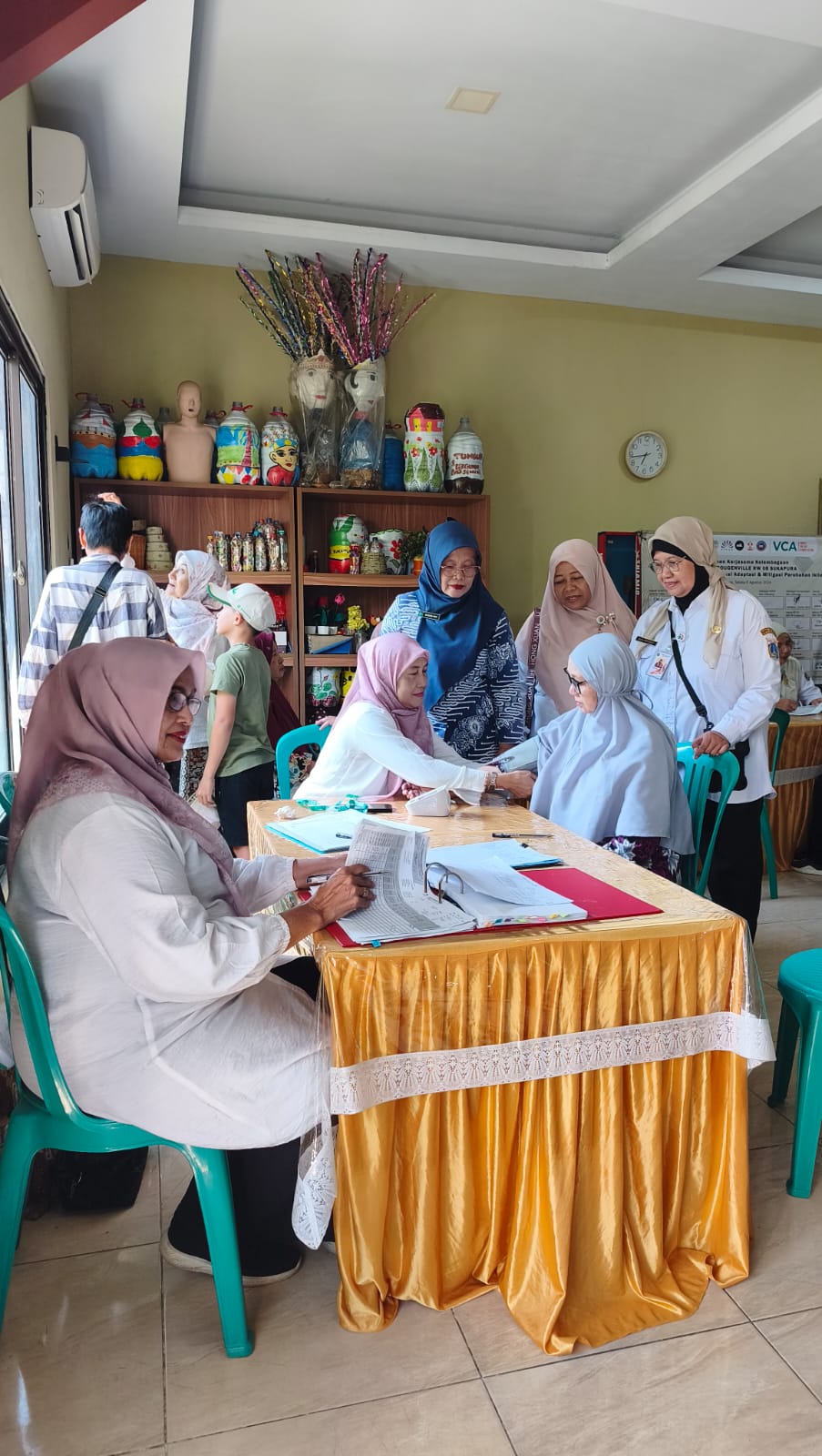 Peningkatan Kesehatan Masyarakat: Monitoring Kegiatan Posyandu Balita dan Lansia di RW 01 dan RW 08 Kelurahan Sukapura 2