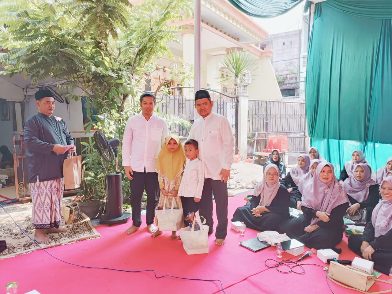 Tebar Kebaikan di Lingkungan, Majelis Taklim Nurul Husna RW 09 Gelar Santunan Anak Yatim dan Dhuafa 9