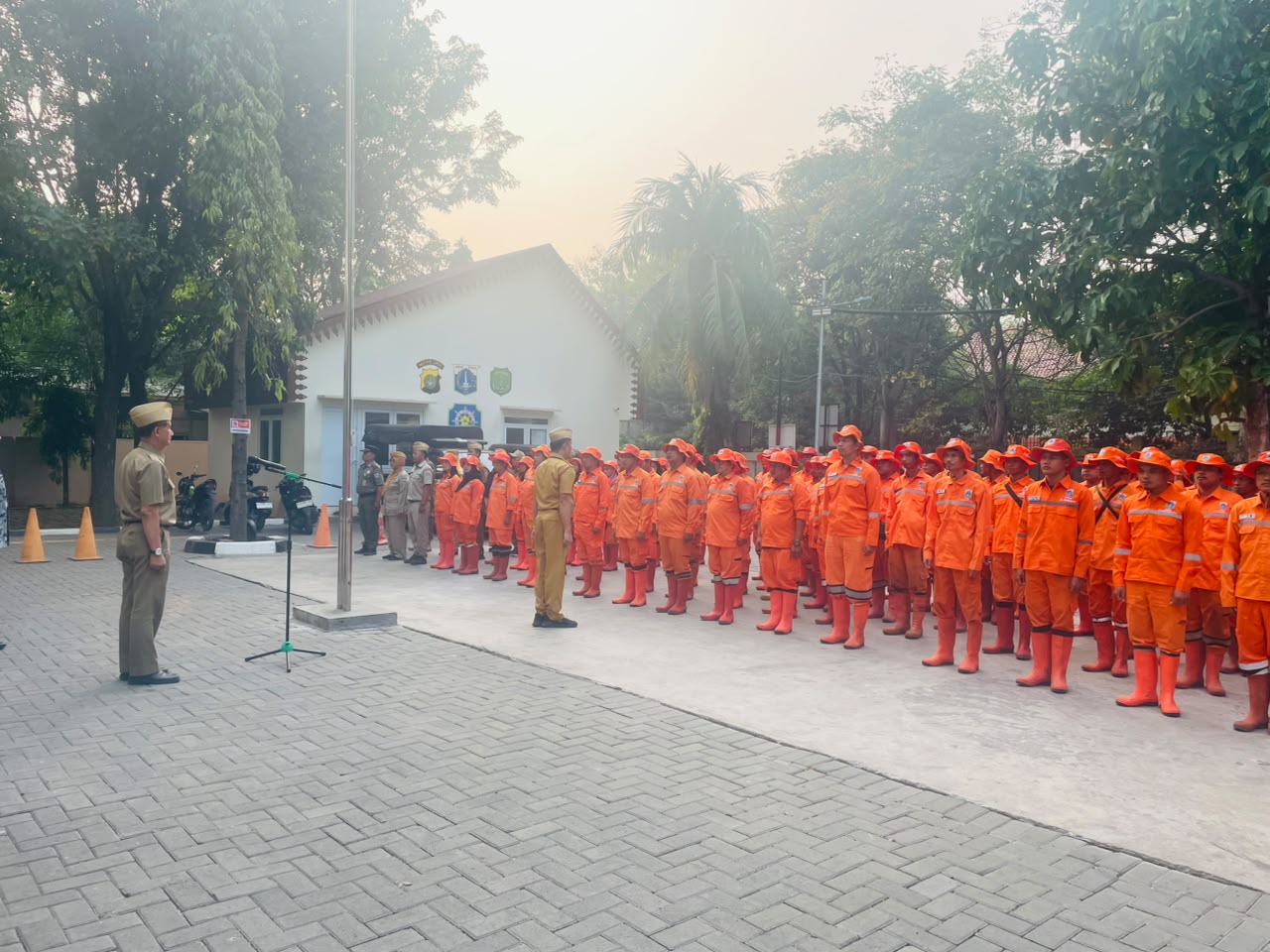 Apel Pagi  ASN & PPSU Kelurahan Semper Barat yang dipimpin oleh Sekretaris Camat Kecamatan Cilincing 5