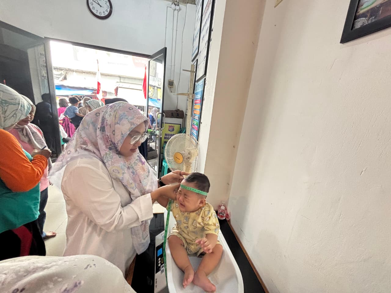 Ketua TP PKK Kelurahan Papanggo Monitoring Pelaksanaan Posyandu Balita dan Lansia Setia Mekar di RW 001 7