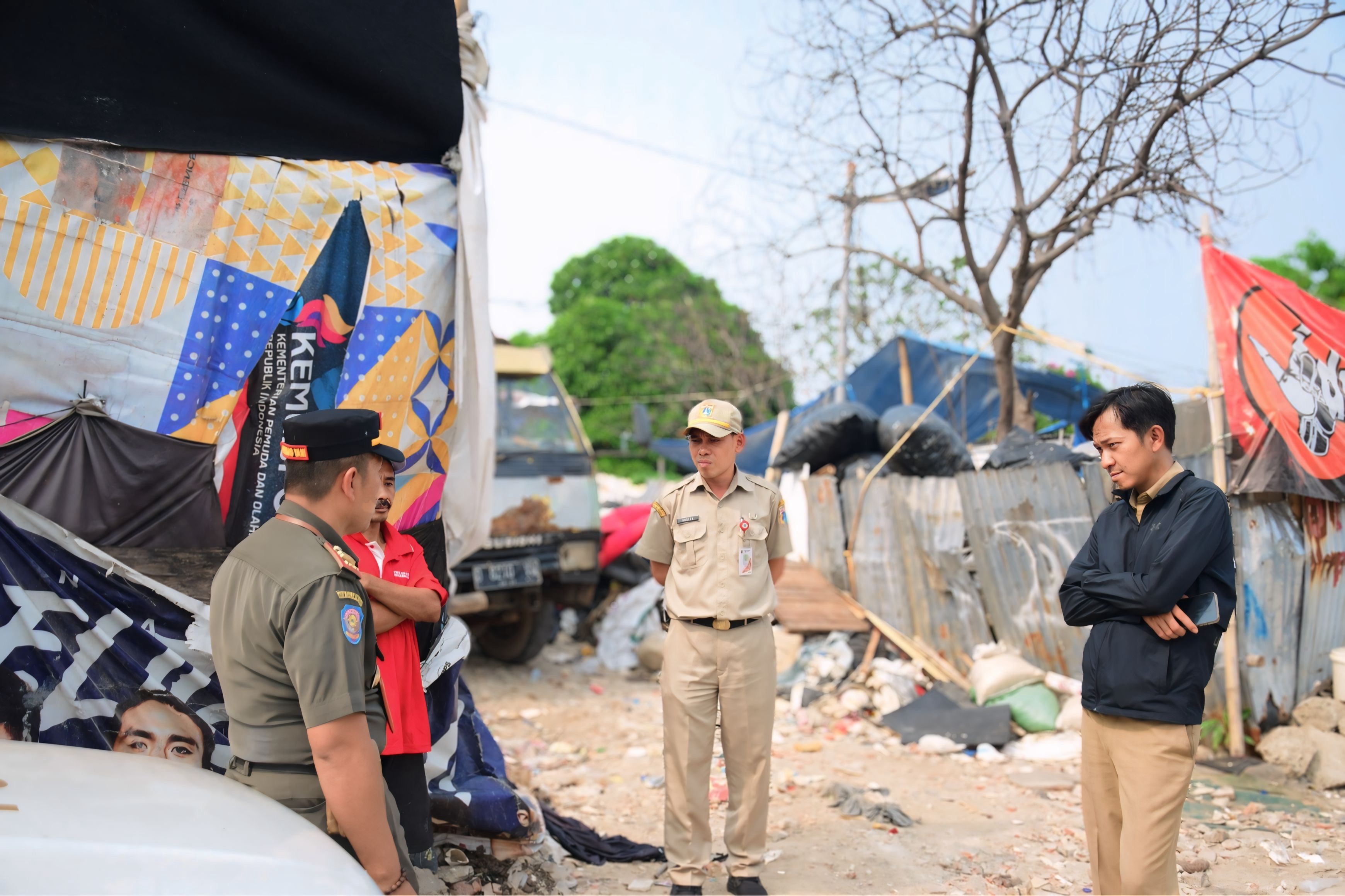 PATROLI RUTIN DI JALAN KEPANDUAN II, KELURAHAN PEJAGALAN BERHASIL MENJARING SATU TRUK PENGANGKUT SAMPAH 4