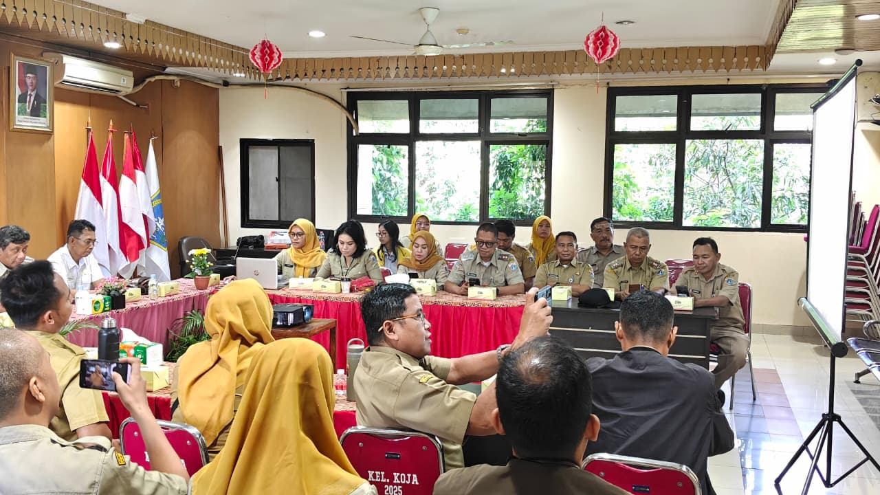 Lurah Rawa Badak Selatan Hadiri Rapat Koordinasi Mingguan Tingkat Kecamatan Koja 7