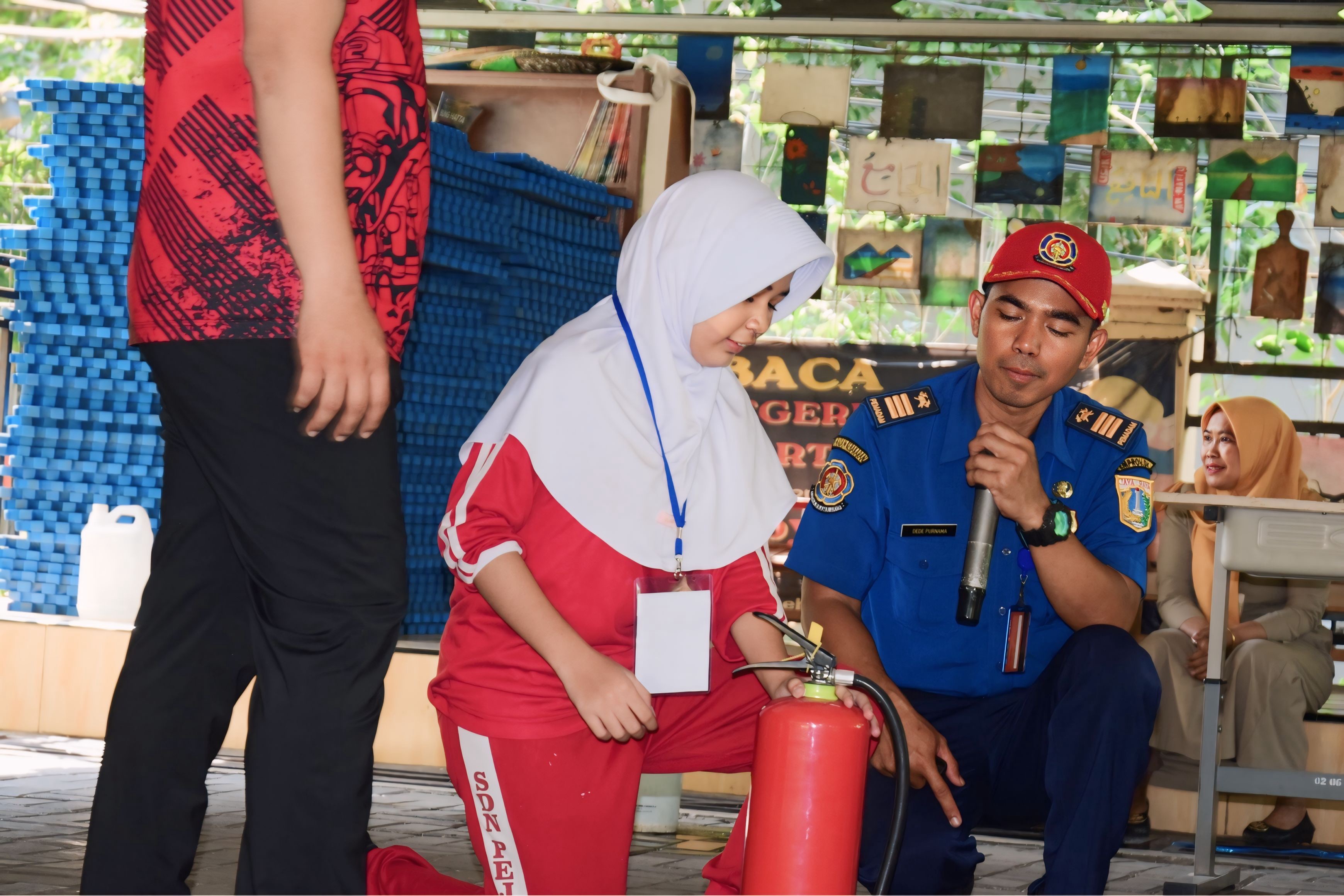 Kelurahan Pejagalan Berikan Sosialisasi Pencegahan Kekerasan pada Anak dan Kesiapsiagaan Kebakaran kepada Peserta MPLS SMPN 112 Jakarta 2