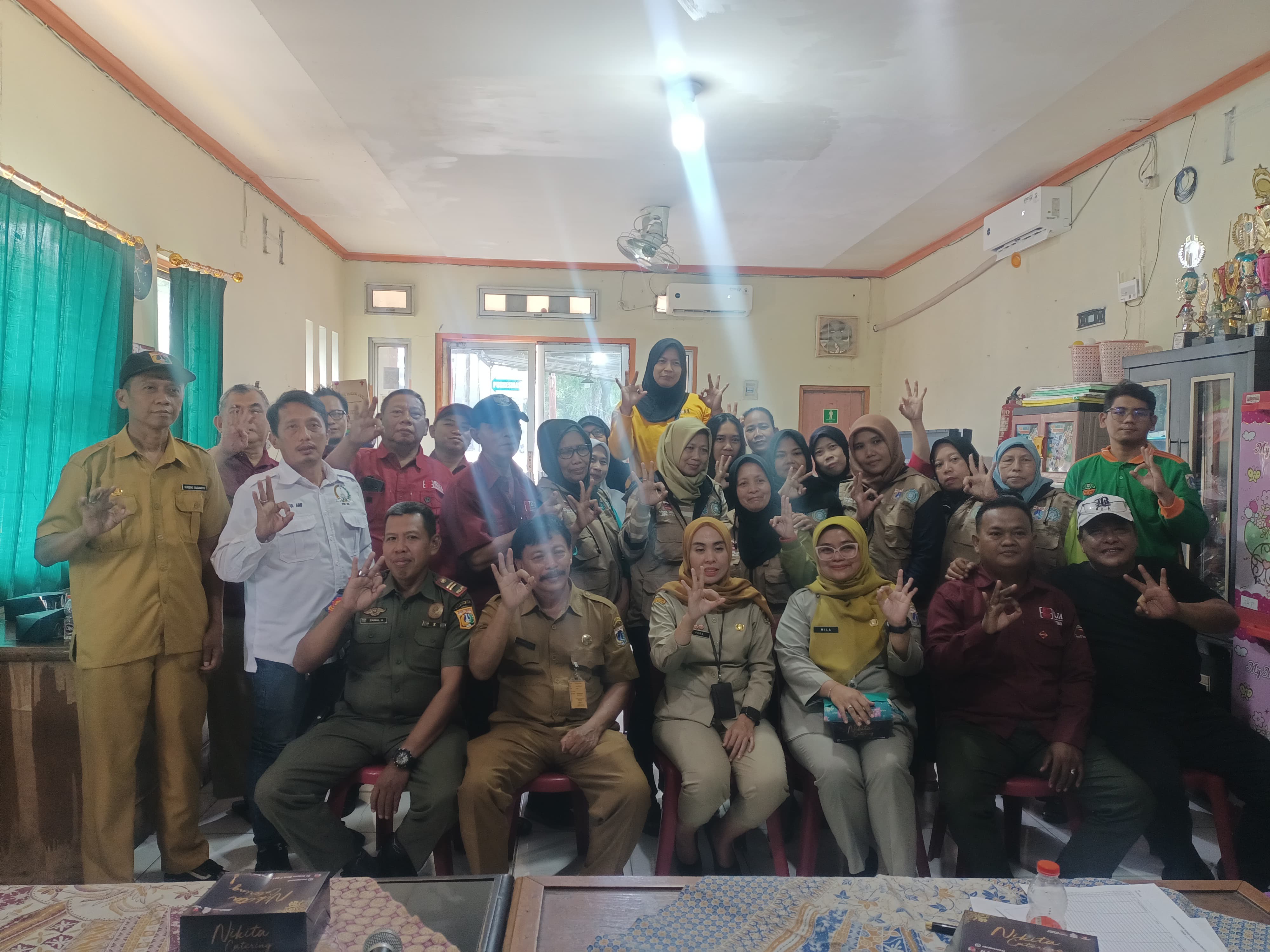 Sosialisasi Gerakan Pilah Sampah di RW 003 Kelurahan Koja 4