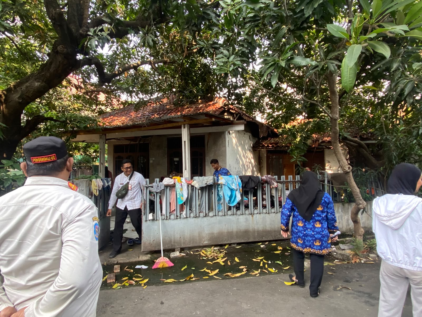 Tekan Risiko DBD, Kasi Kesra Tanjung Priok Ika Junita Tinjau Langsung Kegiatan PSN di RW 15 Sunter Agung 2