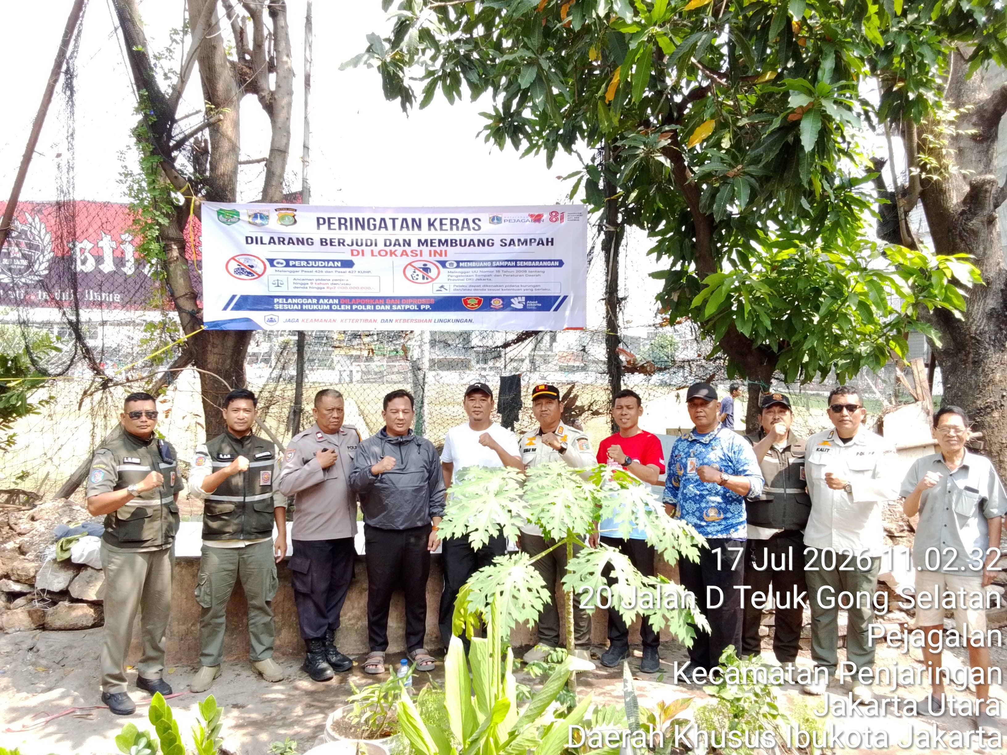 Kelurahan Pejagalan Laksanakan Kerja Bakti dan Pemasangan Banner Pencegahan Gangguan Ketenteraman dan Ketertiban Umum di RW 017 5