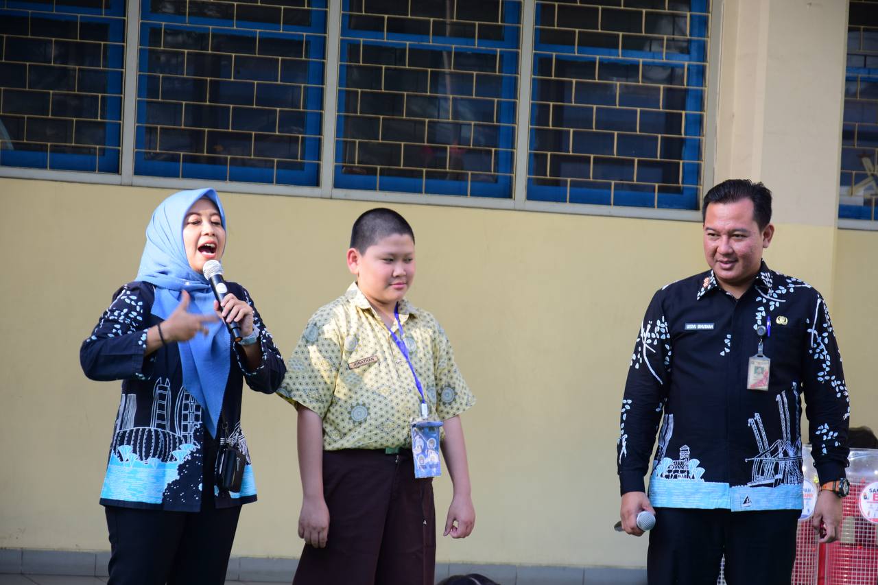 Kelurahan Pejagalan Edukasi Pemilahan Sampah kepada Peserta MPLS di Sekolah Dharma Suci dan SMPN 112 Jakarta 4