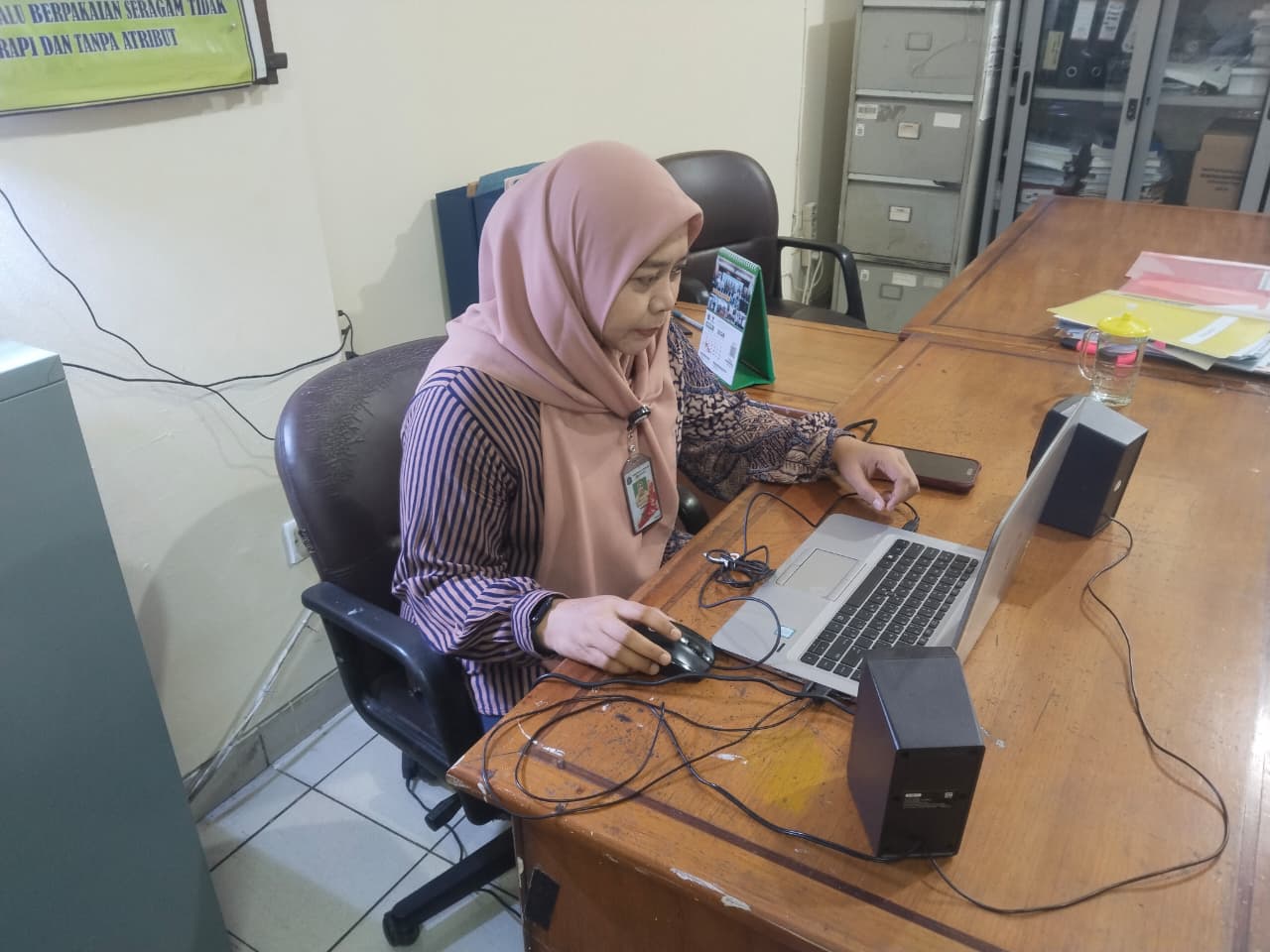 Kasi Kesra Kelurahan Pademangan Barat Ikuti Zoom Meeting Lokasi Prioritas Penanggulangan Kemiskinan 2