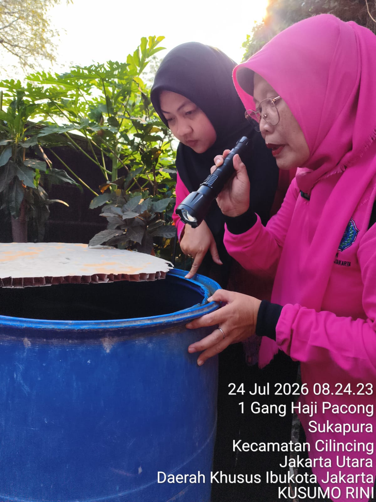 Cegah DBD, Petugas dan Warga RW 02 Kelurahan Sukapura Gelar PSN Serentak 3