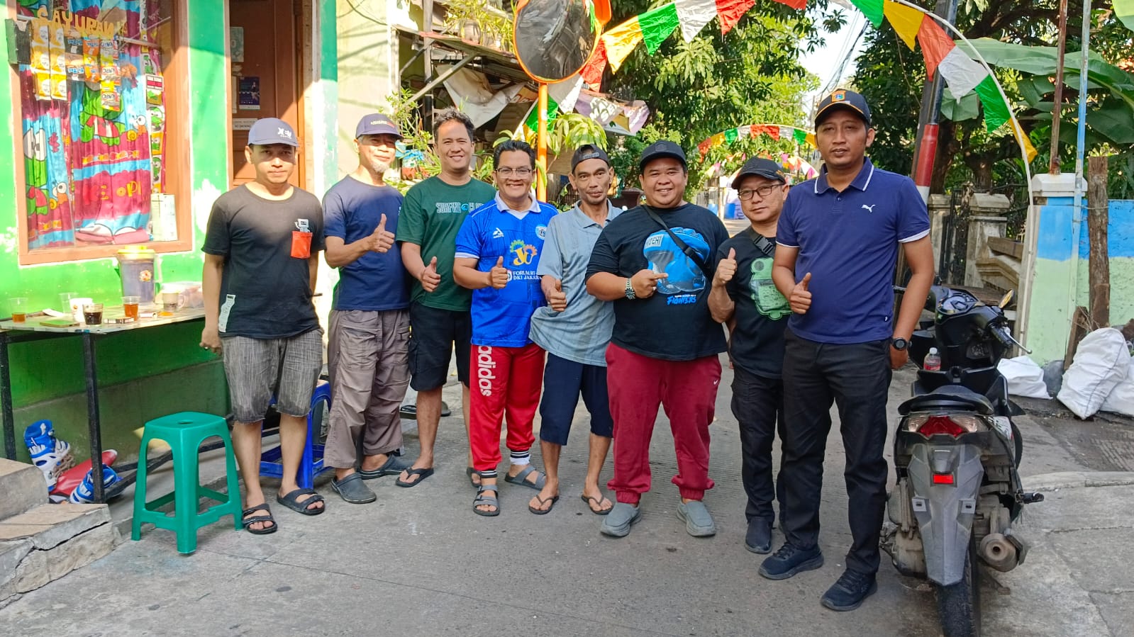 Kerja Bakti di RW 002, Kelurahan Papanggo Perkuat Sinergi Warga Wujudkan Lingkungan Bersih dan Sehat 8