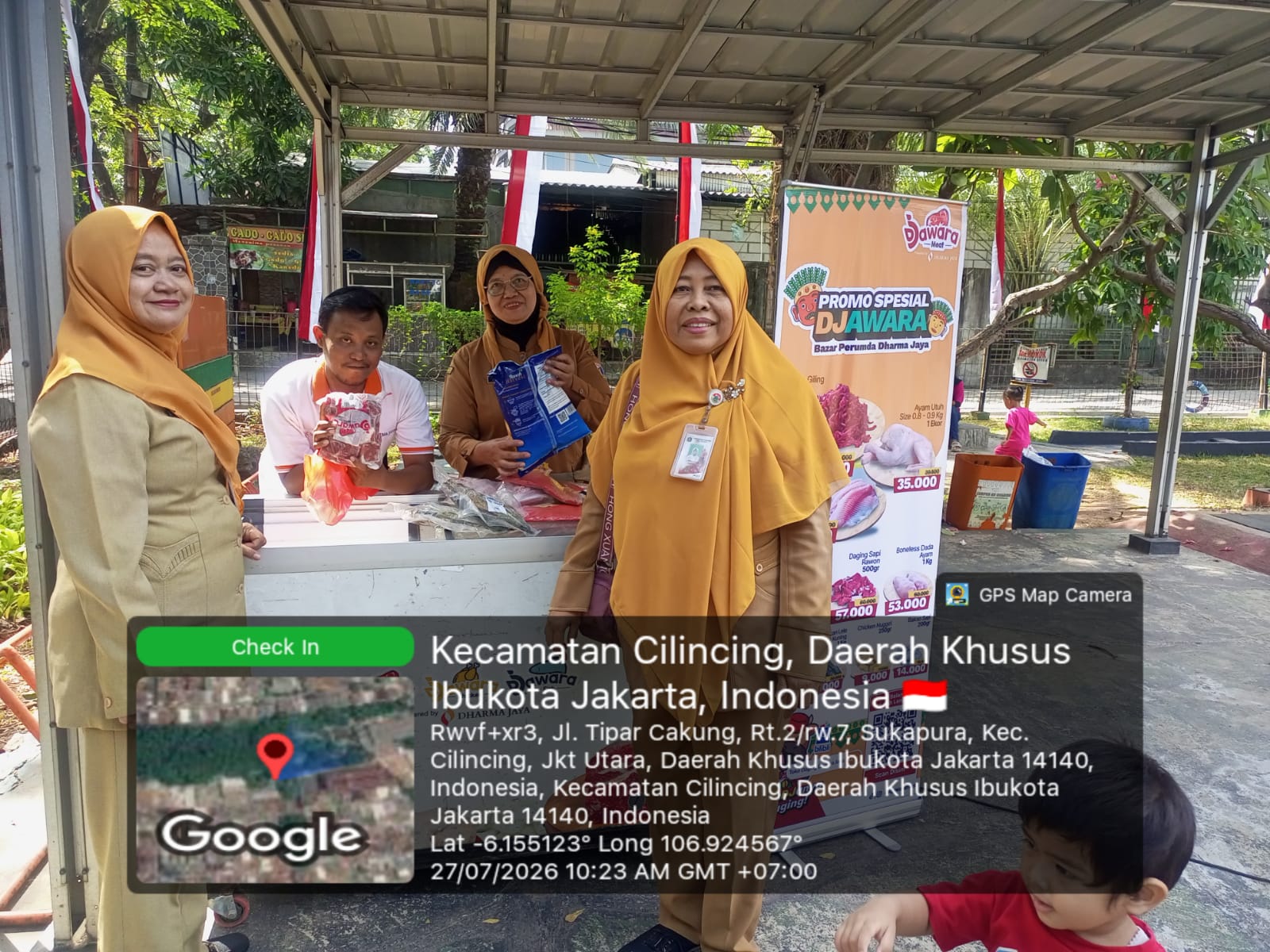 Monitoring Pasar Murah Daging Dharma Jaya di RPTRA Maju Sukapura 2