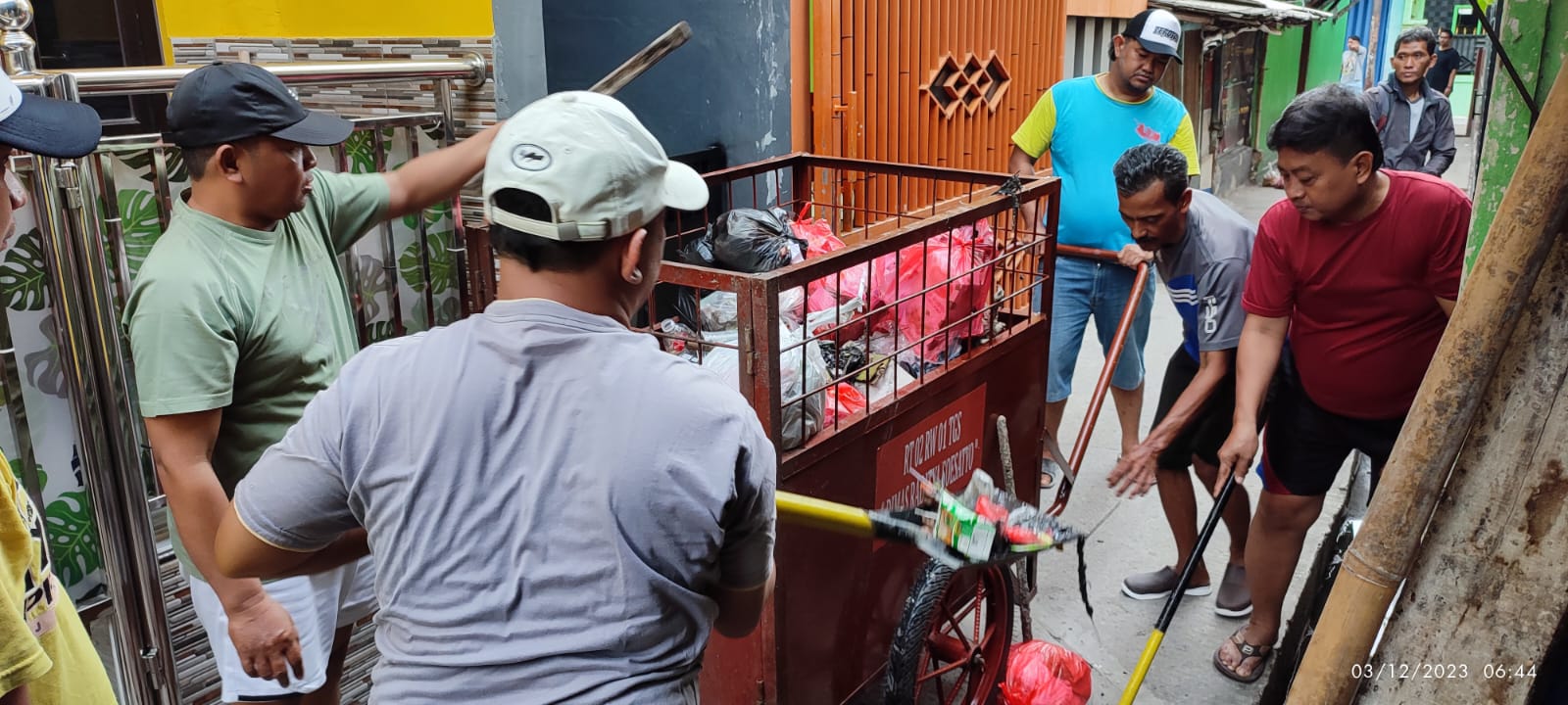 Giat kerja Bakti RW. 01 Kelurahan Tugu Selatan 3