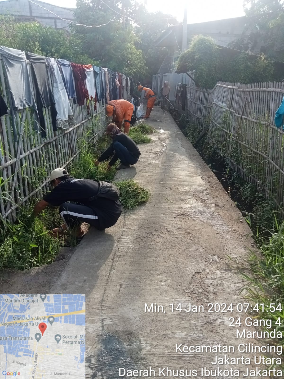RUTINITAS KERJA BAKTI DI KELURAHAN MARUNDA 1